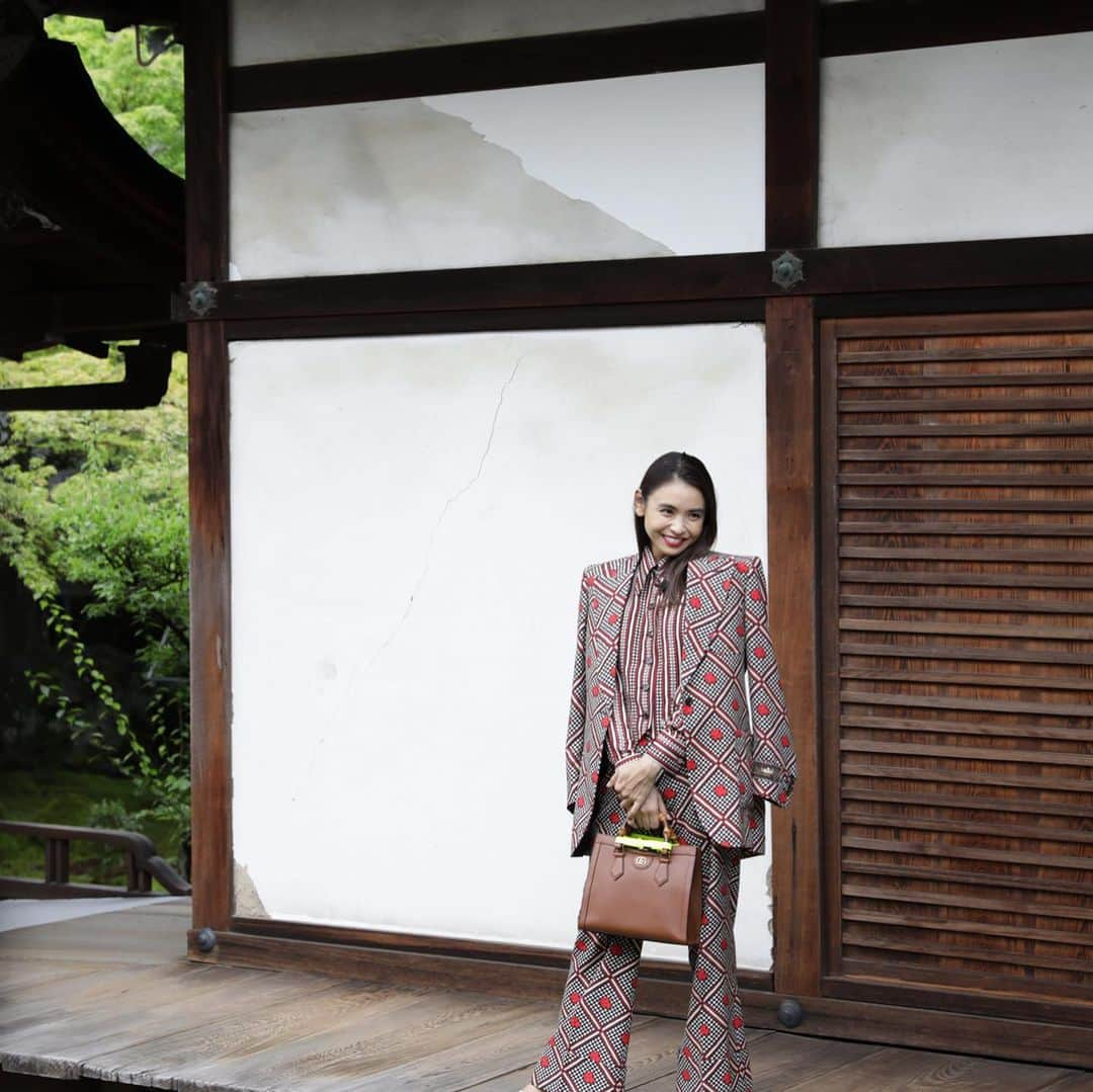 滝沢眞規子さんのインスタグラム写真 - (滝沢眞規子Instagram)「仁和寺で発表された　@gucci のハイジュエリー💎ファインウォッチ💎 @gucci  #gucciinkyoto」7月18日 23時57分 - makikotakizawa