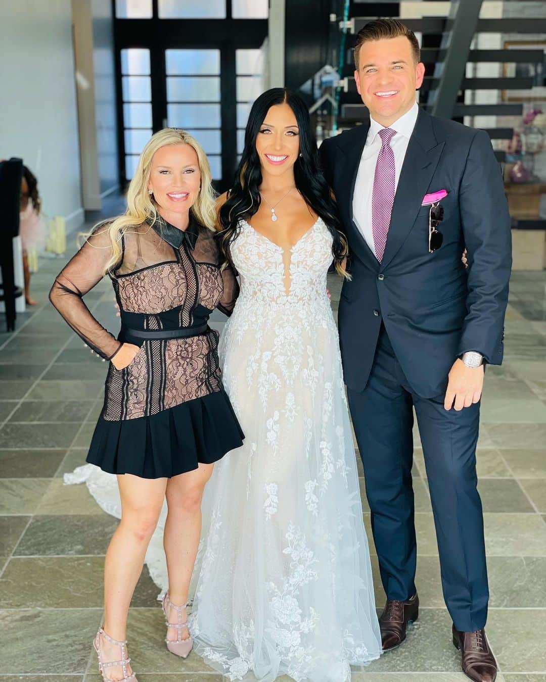 C. Lawrence Greavesのインスタグラム：「Congrats to the Bride 👰🏻‍♀️ @domybarra and groom 🤵🏻 @k.d.anderson  That was how to do a wedding the right way!  Congrats to our dear friends @tonydelucas @mrsdeluca777 🕺🏻💃🏼」