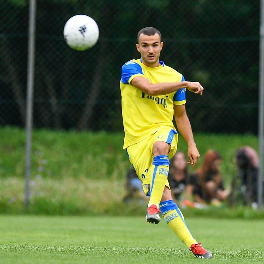 ACキエーヴォ・ヴェローナさんのインスタグラム写真 - (ACキエーヴォ・ヴェローナInstagram)「📸#ChievoVirtus 1-1: photoalbum!🟡🔵 #ChievoVerona #Chievo #friendly #match #football #photo #album #pieve2021 #amichevole」7月19日 4時09分 - acchievoverona