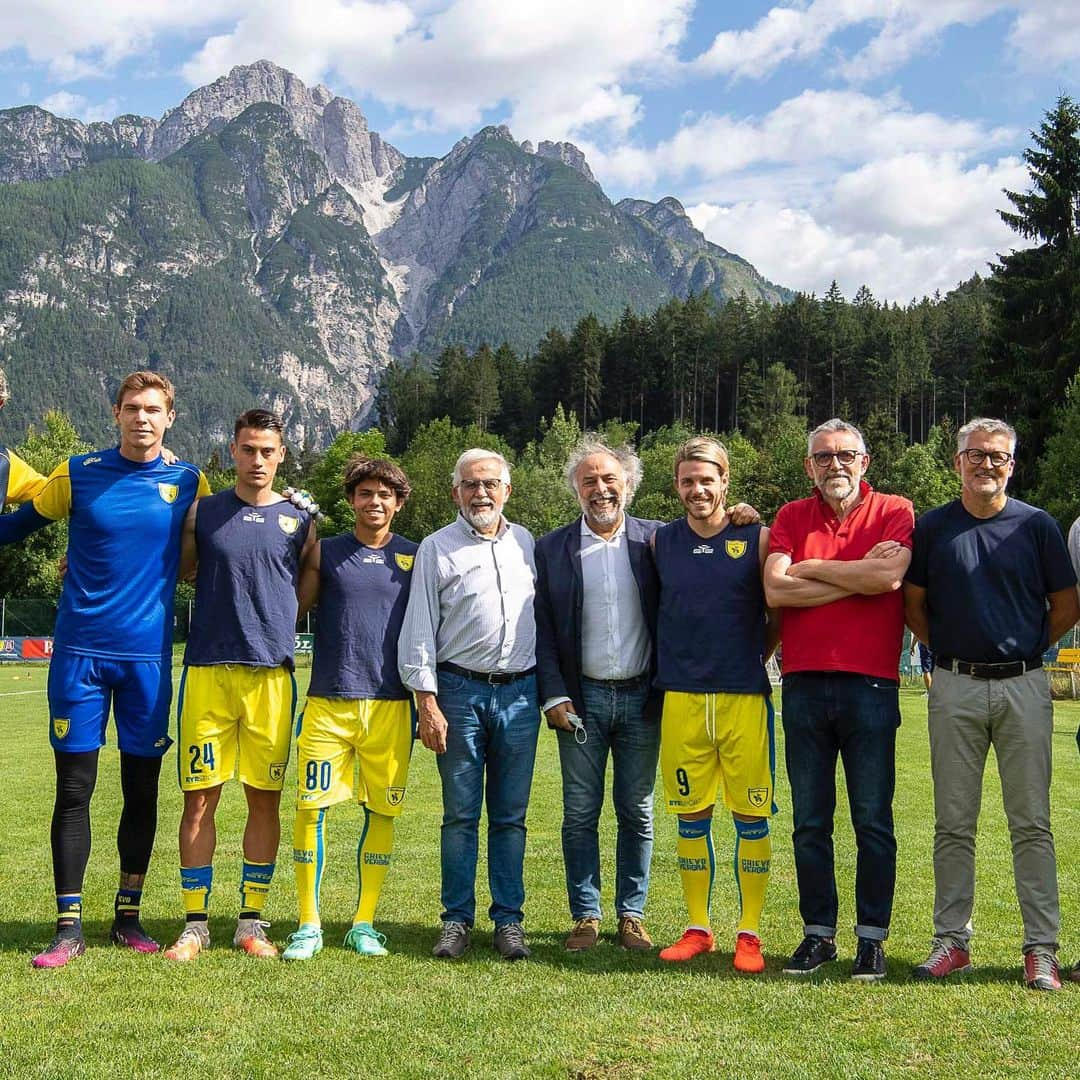 ACキエーヴォ・ヴェローナのインスタグラム：「📸#ChievoVirtus 1-1: photoalbum!🟡🔵 #ChievoVerona #Chievo #friendly #match #football #photo #album #pieve2021 #amichevole」