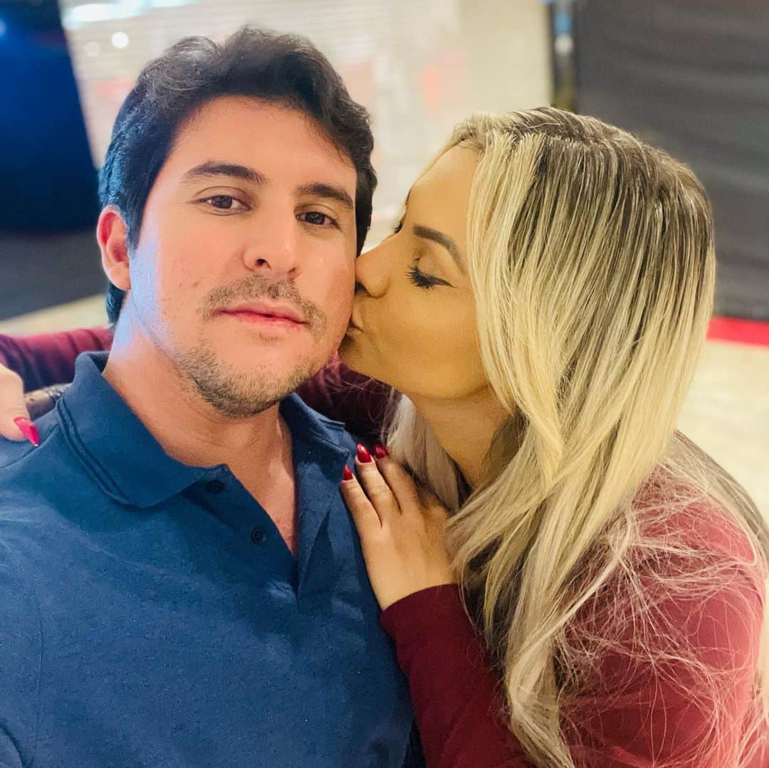 Vivi Winklerさんのインスタグラム写真 - (Vivi WinklerInstagram)「Já são quase 4 anos fazendo selfie com esse mocinho aqui 🥰 @igorcadiz #marido te ♥️」7月19日 9時56分 - viviwinkler