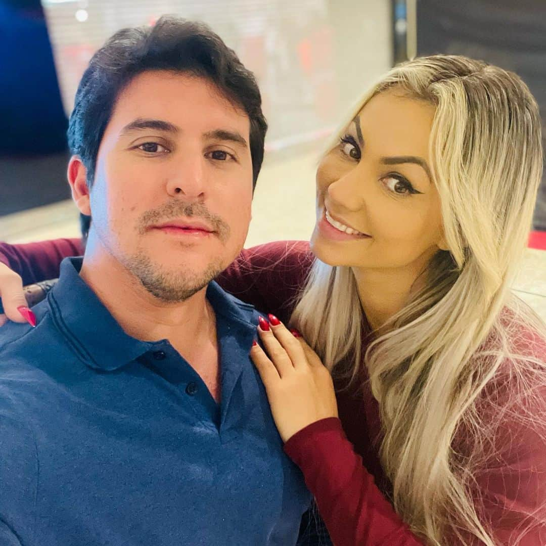 Vivi Winklerさんのインスタグラム写真 - (Vivi WinklerInstagram)「Já são quase 4 anos fazendo selfie com esse mocinho aqui 🥰 @igorcadiz #marido te ♥️」7月19日 9時56分 - viviwinkler