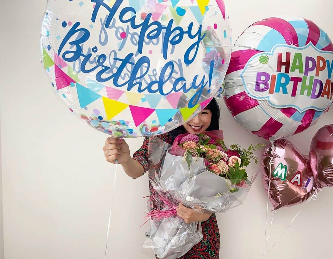 浅田舞さんのインスタグラム写真 - (浅田舞Instagram)「また一つ歳を重ねました🎂𓆸 事務所の方々がお祝いしてくれました! ⁡ たくさんの方に支えられて今の私がいます。 ありがとうございます♡ ⁡ これからもどうぞよろしくお願いします❁ ⁡」7月19日 16時13分 - asadamai717