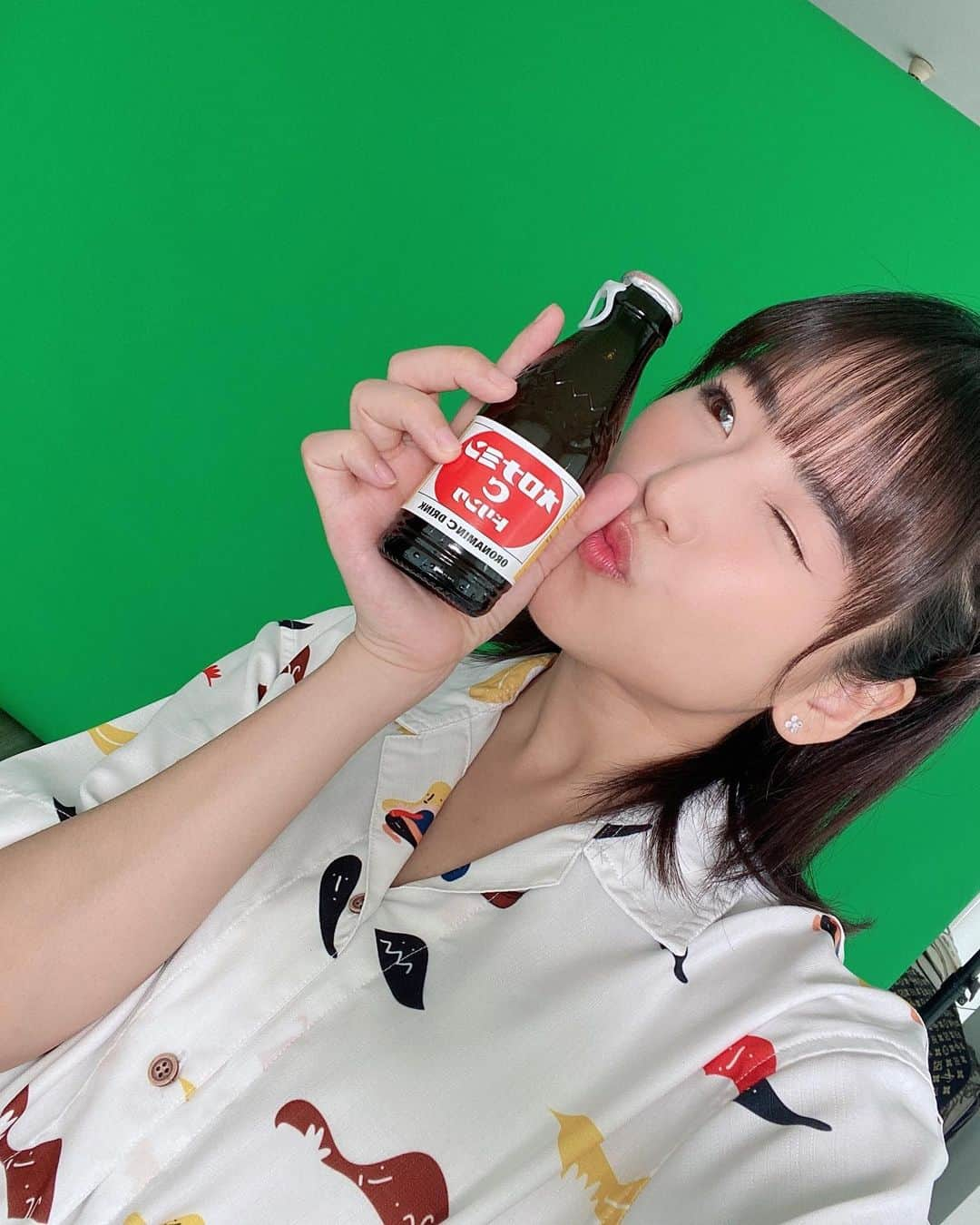 仲川遥香さんのインスタグラム写真 - (仲川遥香Instagram)「Semangat untuk hari ini😝👍🏻 Jangan lupa minum @oronaminc.id biar makin semangat❤️ 今日も元気ハツラツオロナミンCで頑張っていきましょう♪  #indonesia #jakarta #oronaminc #ジャカルタ生活 #オロナミンC #元気ハツラツ #仲川遥香 #🇯🇵🇮🇩」7月19日 11時50分 - haruuuu_chan