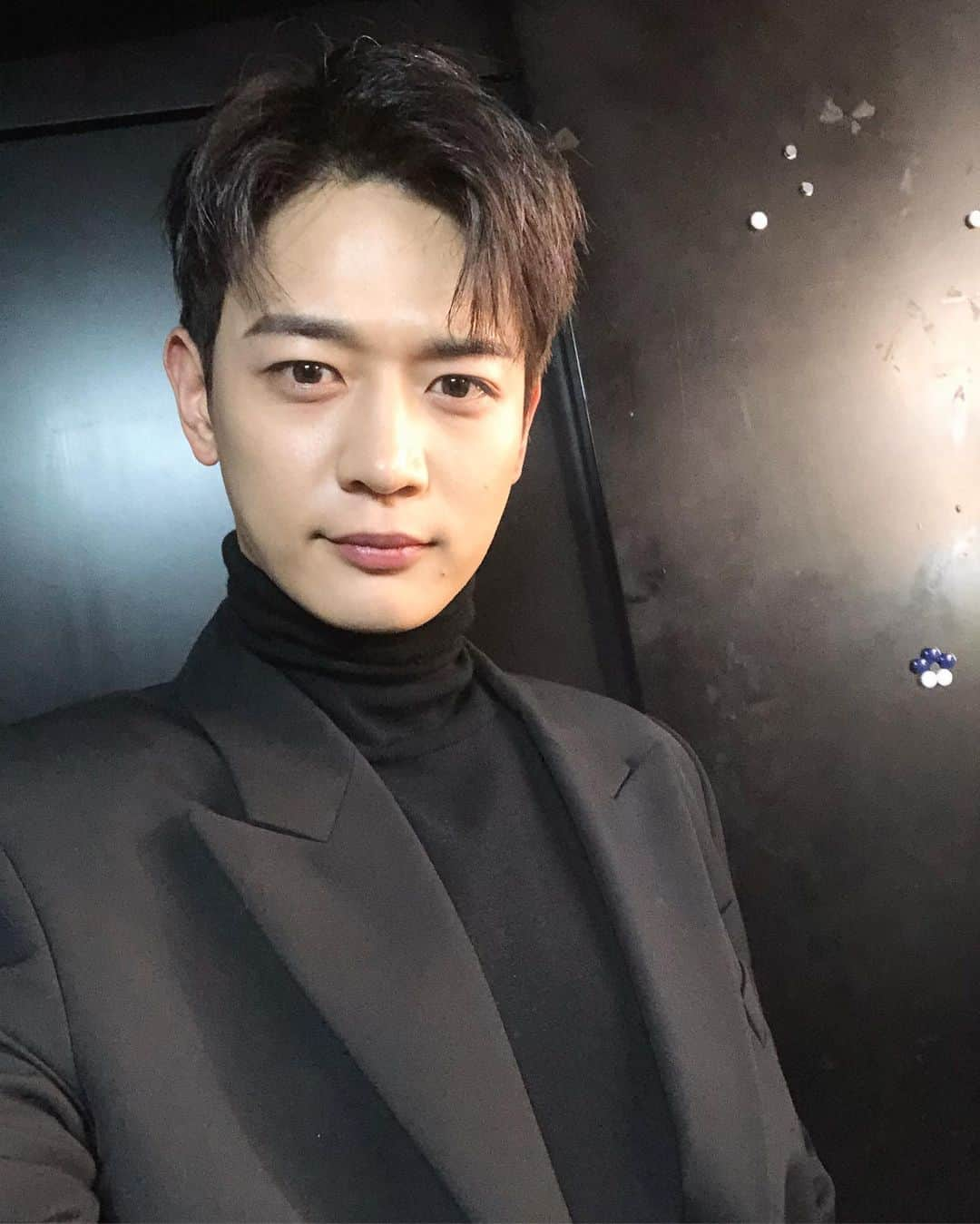 チェ・ミンホさんのインスタグラム写真 - (チェ・ミンホInstagram)「behind two.」7月19日 12時12分 - choiminho_1209