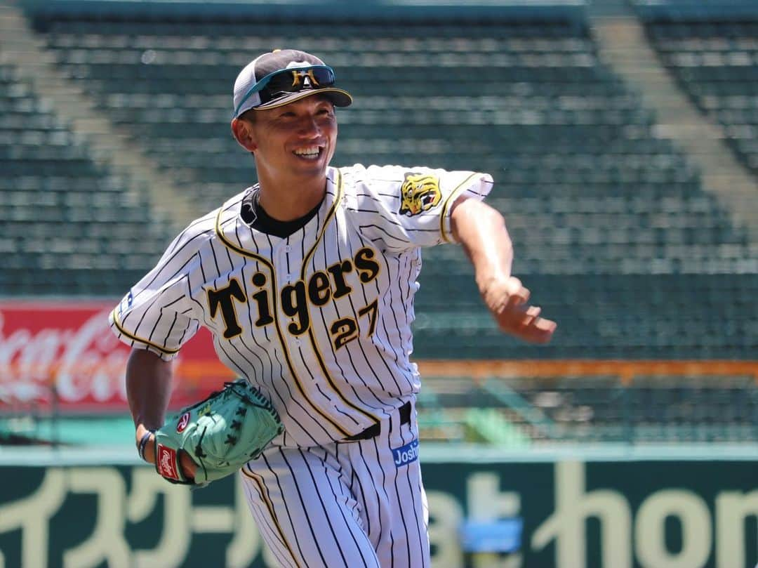 阪神タイガースさんのインスタグラム写真 - (阪神タイガースInstagram)「今日の甲子園球場での全体練習の様子をお届けします！  #伊藤将司 選手 #原口文仁 選手 #西勇輝 選手 #山本泰寛 選手 #石井大智 選手 #阪神タイガース #挑超頂」7月19日 13時16分 - hanshintigers_official