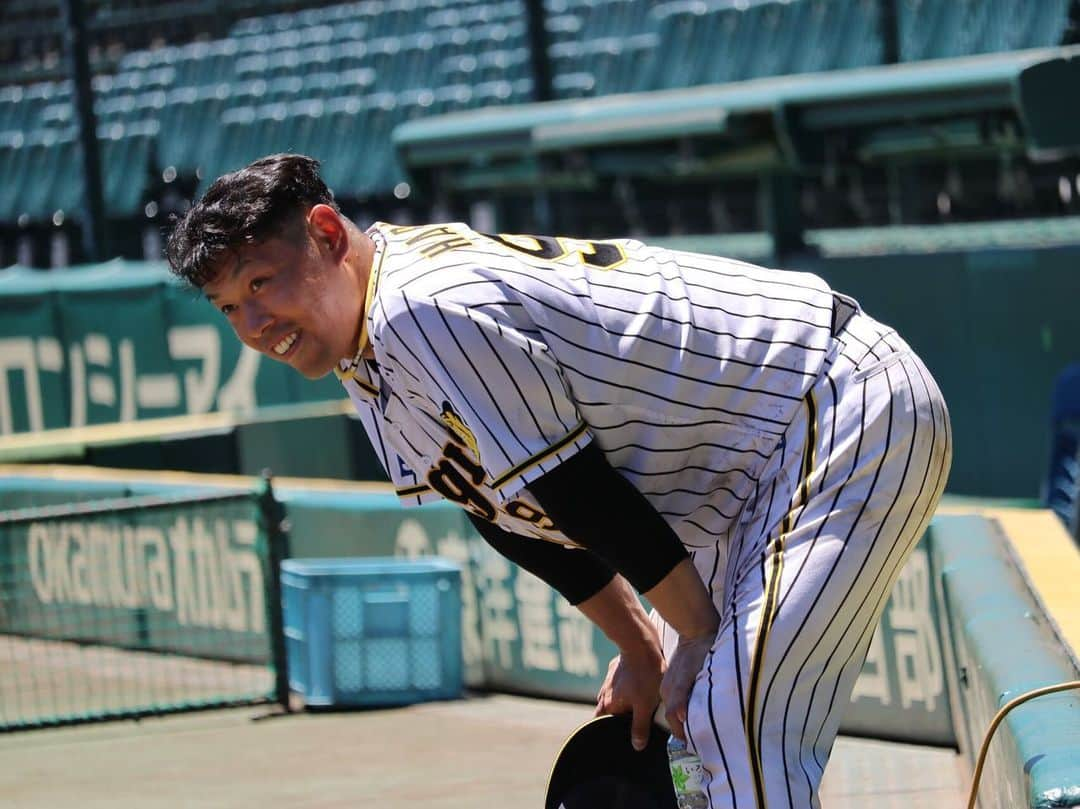 阪神タイガースさんのインスタグラム写真 - (阪神タイガースInstagram)「今日の甲子園球場での全体練習の様子をお届けします！  #伊藤将司 選手 #原口文仁 選手 #西勇輝 選手 #山本泰寛 選手 #石井大智 選手 #阪神タイガース #挑超頂」7月19日 13時16分 - hanshintigers_official