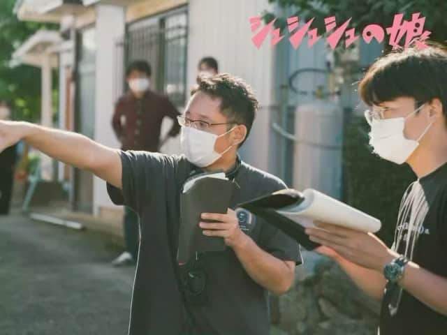 のインスタグラム：「愛すべきスタッフたち  #シュシュシュ #8月11日先行プレミアム試写」