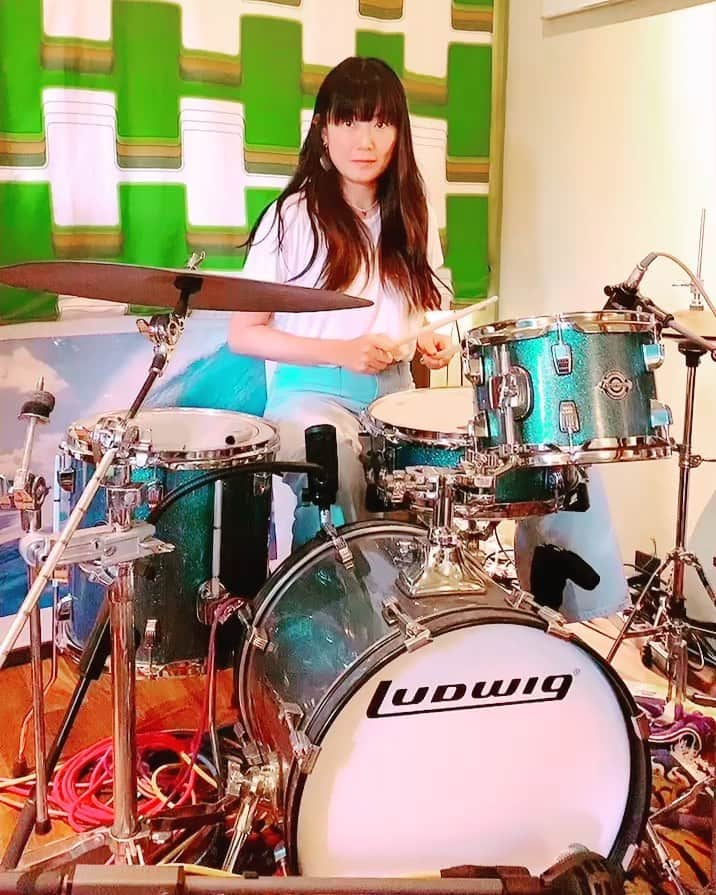 Leyonaのインスタグラム：「I got the drums🥁」