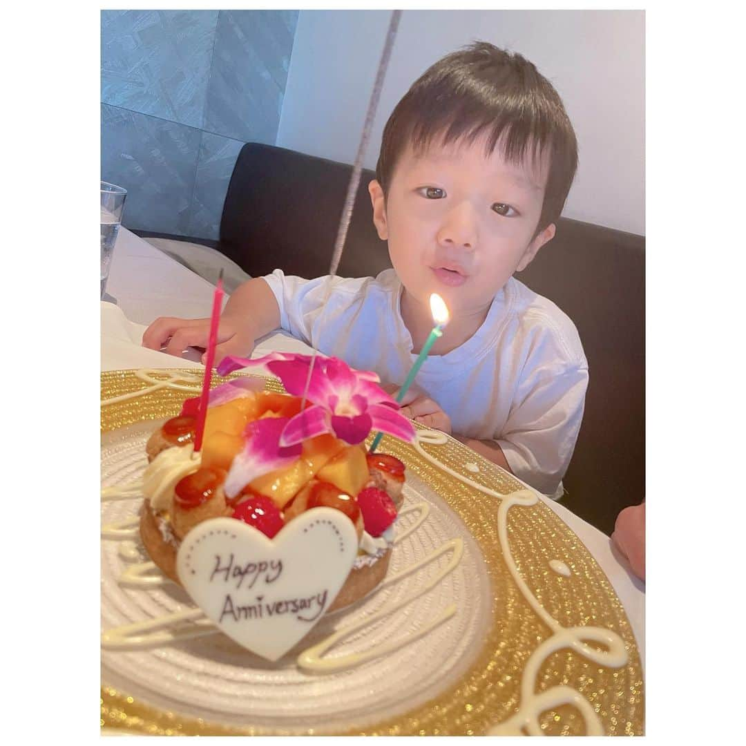 辻希美さんのインスタグラム写真 - (辻希美Instagram)「お店の方がケーキ🎂でお祝いしてくださいました💒🙏💕💕"  １５年目も夫婦力を合わせて幸せな家庭を築いていきます❤️✨」7月19日 17時09分 - tsujinozomi_official