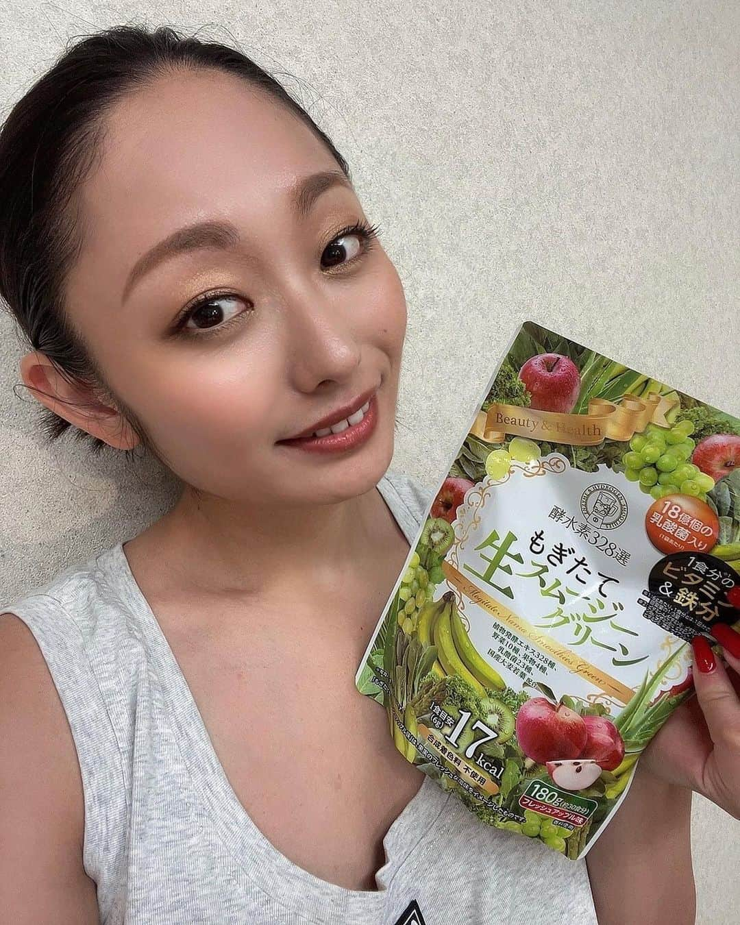 安藤美姫さんのインスタグラム写真 - (安藤美姫Instagram)「もぎたて生スムージーから新しい味がでました✨  最近は食べ過ぎた次の日の朝などこのフレッシュアップル味に置き換えてカロリーコントロールをしてます!🙏  爽やかな味で飲みやすく栄養満点！ 美容と健康のために飲んでいます😌☺️  #酵水素 #こうすいそ #酵水素328選 #もぎたて生スムージーグリーン＃もぎたて生スムージー #生スムージー #おうちダイエット #置き換えダイエット #フレッシュアップル #新発売 #pr」7月19日 18時30分 - miki_m_ando0403