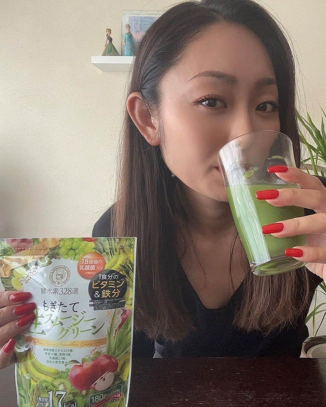 安藤美姫さんのインスタグラム写真 - (安藤美姫Instagram)「もぎたて生スムージーから新しい味がでました✨  最近は食べ過ぎた次の日の朝などこのフレッシュアップル味に置き換えてカロリーコントロールをしてます!🙏  爽やかな味で飲みやすく栄養満点！ 美容と健康のために飲んでいます😌☺️  #酵水素 #こうすいそ #酵水素328選 #もぎたて生スムージーグリーン＃もぎたて生スムージー #生スムージー #おうちダイエット #置き換えダイエット #フレッシュアップル #新発売 #pr」7月19日 18時30分 - miki_m_ando0403