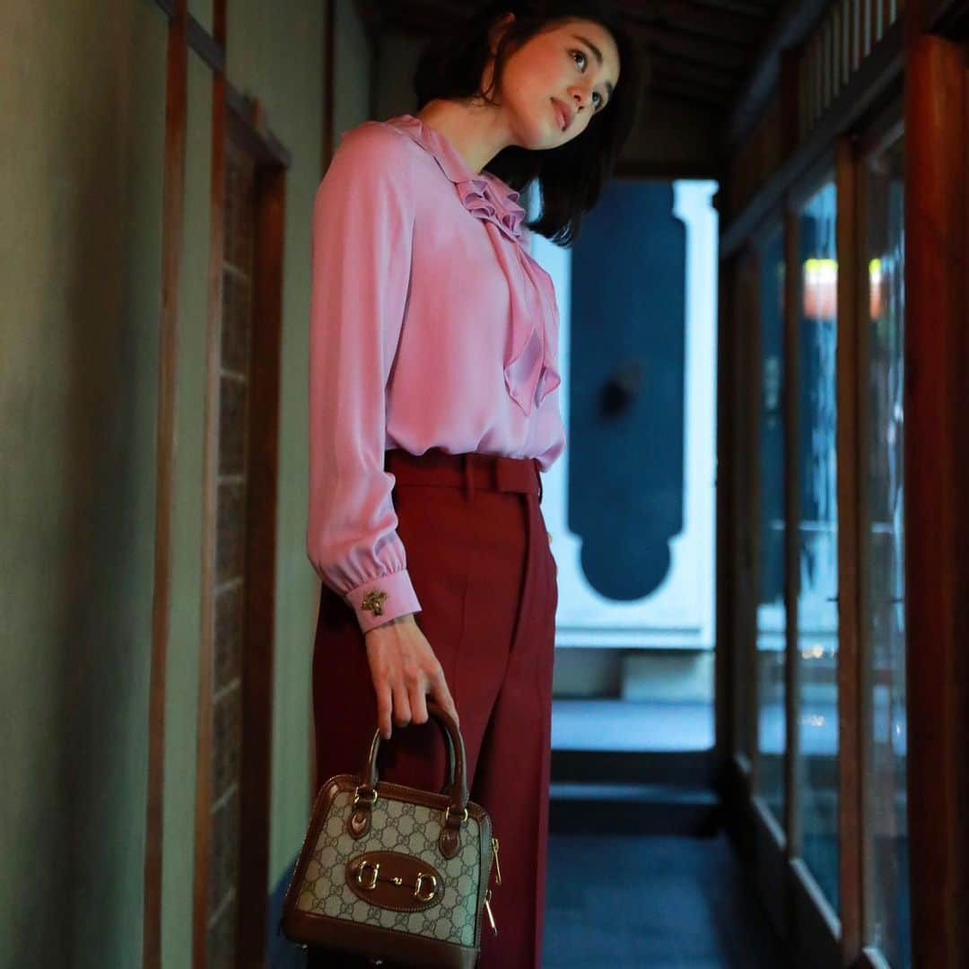 佐藤晴美さんのインスタグラム写真 - (佐藤晴美Instagram)「『GUCCI IN KYOTO』  Gucci100周年を記念したエキシビションに ご招待していただきました！  とっても素敵な旅でしたので、 詳しく書かせていただきたいと思います🤫  舞台は、Gucciが誕生したイタリアフィレンツェの 姉妹都市である京都。  まずは、京都市の有形文化財 「旧川崎家住宅」へ。 この時だけGucciの世界観で埋め尽くされた 『Gucci Bamboo House』に大変身していました👏👏  ここではGucciの象徴的なエレメントのひとつである バンブーの歴史を拝見させていただきました✨  背景の竹のアートもとても素敵。  お次は『仁和寺』にて行われたハイジュエリー&ファインウォッチのエキシビションプレビューへ💎  Gucciさんのジュエリー大胆でかわいくて好きです✋🤍  #GucciInKyoto #GucciBambooHouse #GucciDiana #GucciAria」7月19日 19時09分 - sato_harumi__official