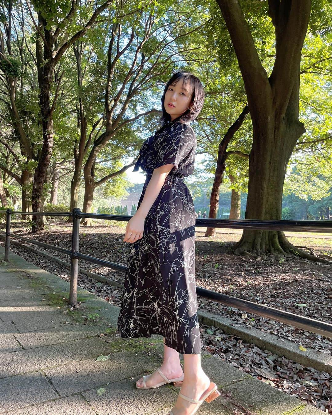 中崎絵梨奈さんのインスタグラム写真 - (中崎絵梨奈Instagram)「🌿☀️🍧  👗 @lavanda.jp   #公園 #ワンピース　#夏ワンピ #夏 #ootd #fashion #summer #真夏  #きれいめコーデ　#撮影　#ポートレート」7月19日 19時25分 - nakazaki_erina