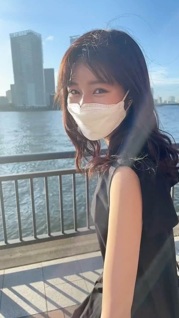 杉浦みずきのインスタグラム：「都会の海辺🏙 さすがにはしゃぐよね ・ ・ #海 #東京 #豊洲 #ワンピース #黒ワンピース #黒ワンピ #夏服 #夏服コーデ #夏コーデ #ブラックコーデ #ootd #私服」
