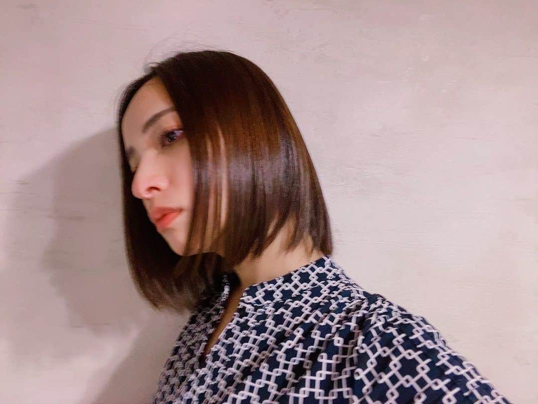 水崎綾女さんのインスタグラム写真 - (水崎綾女Instagram)「髪質改善とHIFUのお話。 今回もちゅるんちゅるんにしてもらいました✨前回よりも柔らかくなったのー嬉しいし、少し前にやったソノクイーンの効果も出てきて顔がシュッとしたねってみんなに言われます。 トリートメントとハイフのおかげで小顔効果ばっちり♡  どちらも絶対にやった方が良い！ってくらいオススメでっす♬次の作品までに美を整えておきましょう♡ * * * 髪質改善 @chisaki_inoue  @rrsalon.aoyama  医療ハイフ @venus_beauty_clinic  * * #髪質改善 #トリートメント #艶 #艶髪 #医療ハイフ #医療HIFU #HIFU #小顔」7月19日 19時24分 - misakiayame