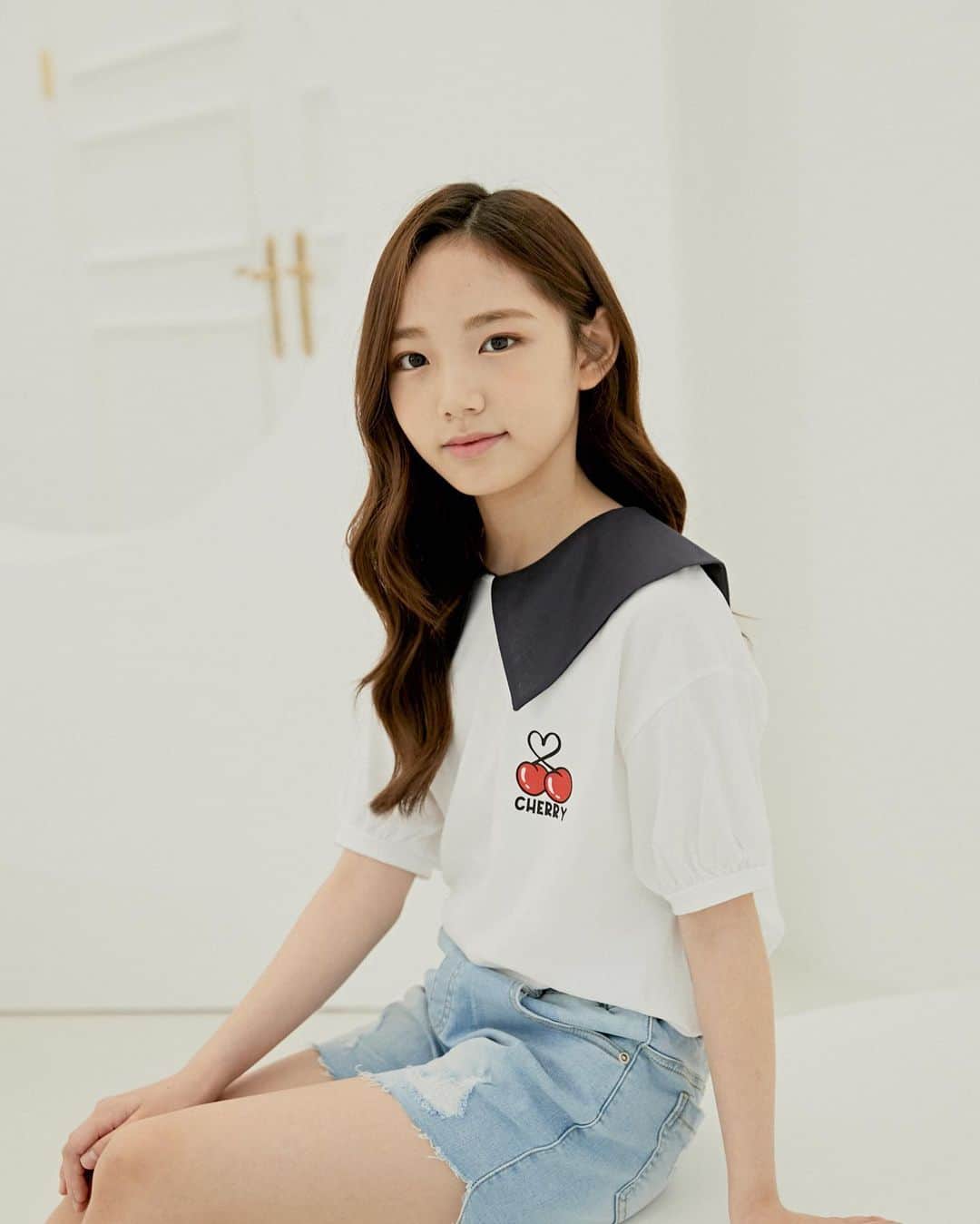 ウンチェのインスタグラム：「요즘 무지개 자주 뜨나본데 , 저흰 왜 못 본 걸까요 ? 😂  무지개 대신 기록하고 싶은 어제 하늘♥️  #키즈모델 #주니어모델 #아역배우 #이은채 #선셋 #예술 #카메라안들수없던 #어제하늘」
