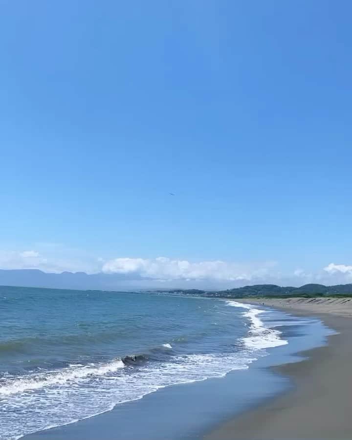 一条ありさのインスタグラム：「My power spot🐚💓  If you have the sea, you don't need anything else  #summer #2021 #大好きな夏が来た #kanagawa #beach #被爆 #swimwear #sea #beach #happytimes #powerpoint #chillout #sundaymornings」