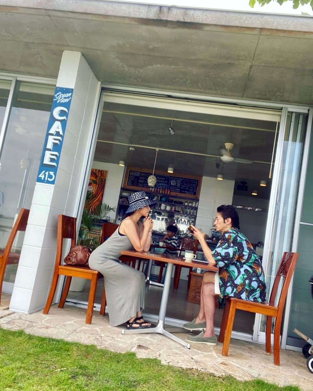 PINKYのインスタグラム：「《413 Hamahiga Hotel & Cafe》 🌿🌊🌺 　 振り返り沖縄旅行記✈️ 　 沖縄で必ず滞在したいホテル、 安定の最高な @413_hamahiga 🏨✨  私と娘のお誕生日祝いもしてくださって感激🥺💖  @turner098 @sismayumi いつもありがとうございます🙏❤️✨ 　 まゆみさんお手製の沖縄ん朝食も美味しいし、この日の出張イタリアンシェフご飯が美味しすぎたのでまたお願いしまーす！🤤🍽💖w  ・・・  #love #happy #family #momlife #familytrip #413hamahigahotelandcafe #自然いぬ」