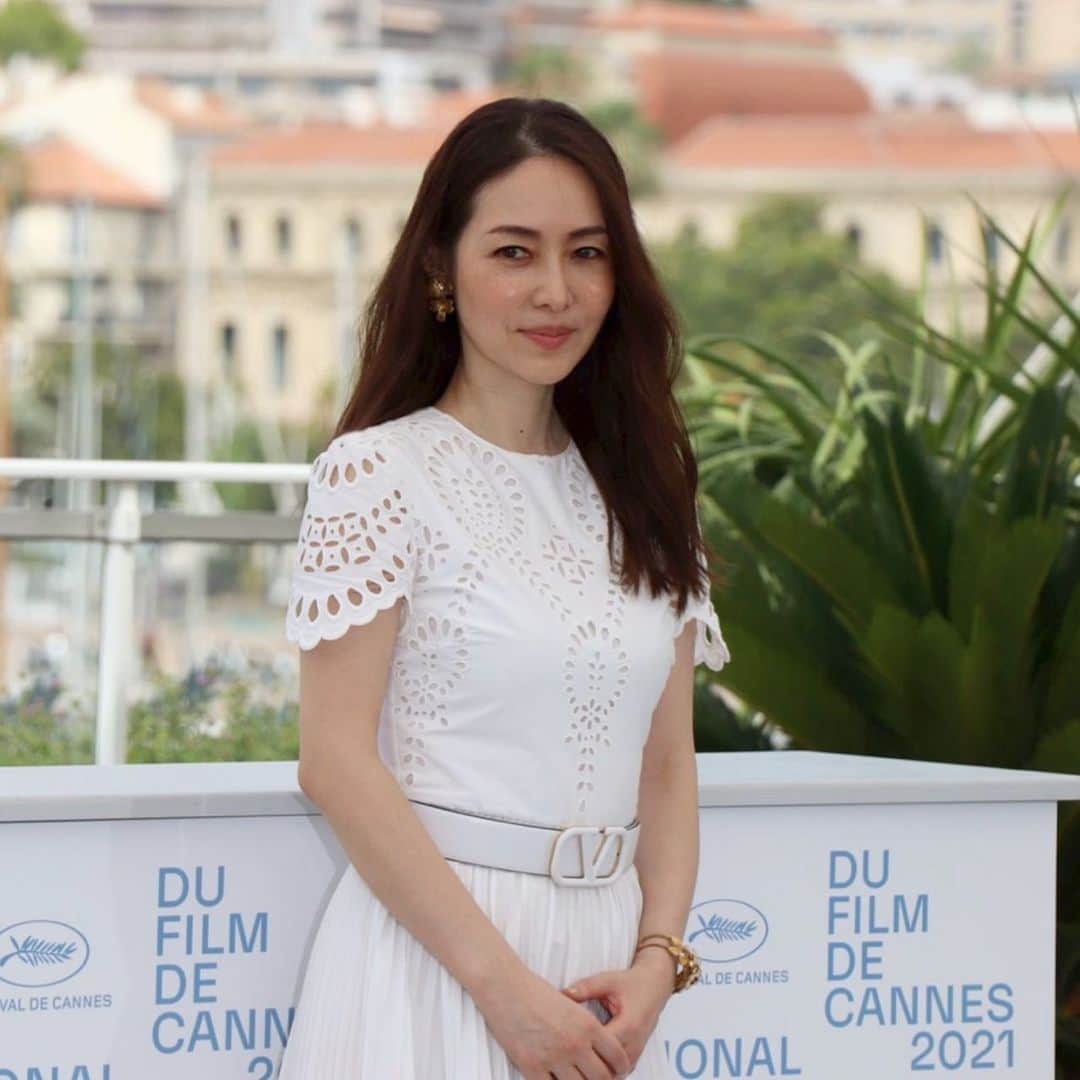 霧島れいかのインスタグラム：「🎊Drive my car🎊 〜Cannes film festival〜 photo call📷  Thank you for everything♡ ✴︎dress・shoes・bag @maisonvalentino  ✴︎accessory @mncro_monshiro   photo by my manager 　　　　　〔nanako kaneko〕  #drivemycar#cannes2021  #photocall #dress #bag #shoes #valentino  #earrings #bracelet #monshiro #cannesfilmfestival」