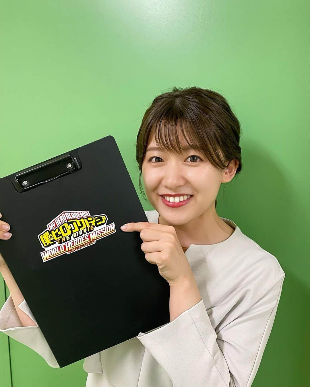 尾崎里紗のインスタグラム：「僕のヒーローアカデミア　ワールドファンミーティング、司会を担当しました！社会人になってヒロアカと出会い、オールマイトとデクの絆、デクの心の強さにどれだけ勇気をもらってきたか・・  好きなアニメにお仕事として携わらせていただき、 光栄でした☺️  ちなみに推しは、お茶子ちゃんとトガちゃんです🧡 . #僕のヒーローアカデミア #ヒロアカ　#ワールドファンミーティング #今回の模様はアーカイブでも残るそうです！ #お約束の　#plusultra」