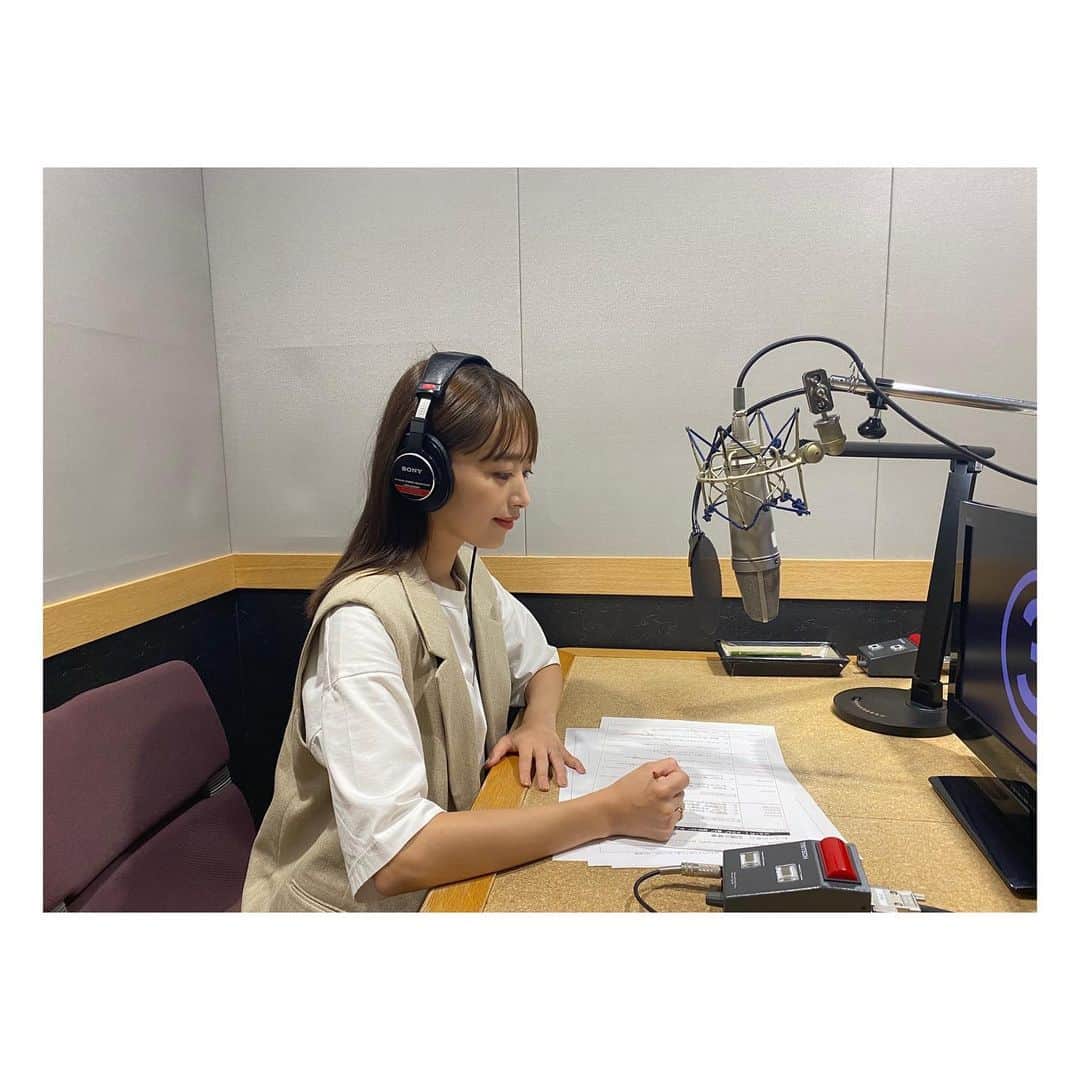 近藤千尋のインスタグラム：「私、近藤千尋が初めてナレーションに挑戦しております💪🏻💗  ABEMA オリジナルシリーズ 新作ドキュメンタリー番組📺  『普通の女子高生だったはずの私が 16 才でママになって知ったことは、』  が明日の22時から初回放送です❣️😇 主人公のまやちゃん、 まだお会いしたことはないけれど ナレーションを読みながら画面を通して かわいくて、 芯のある素晴らしいお母さんだと思いました😌❣️  そして今日の私服😘😘😘」
