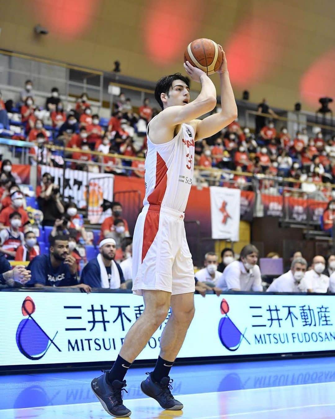 シェーファーアヴィ幸樹のインスタグラム：「埼玉でも沢山の応援ありがとうございました！🇯🇵🏀  こっからが本番！頑張ってきます！💪」