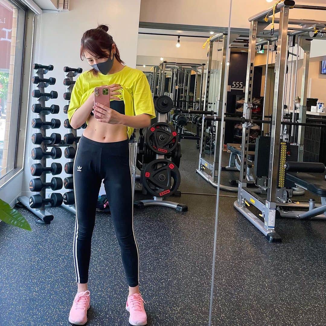西野未姫のインスタグラム：「体脂肪19.5%になってた😆🔥 ちなみに筋肉量は35.1kgでした！！  #ダイエット #体重46キロ #2ヶ月前 #体脂肪24パーセント #運動生活始めたら5パーセント落ちてた #すごい #現在の体 #腹筋女子 #力入れてないです #普通でこれ #体重より体脂肪大事なのかも #維持したい」