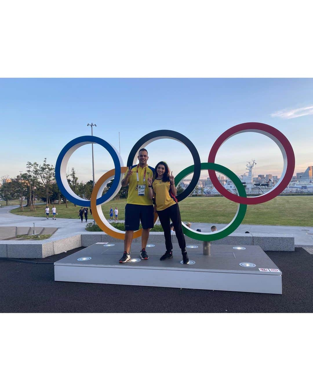 バレンティナ・アコスタ・ギラルドさんのインスタグラム写真 - (バレンティナ・アコスタ・ギラルドInstagram)「We made it! Enjoying Olympics since day one ✨❤️🇯🇵🇨🇴 .#olympics」7月19日 21時48分 - vofvadi