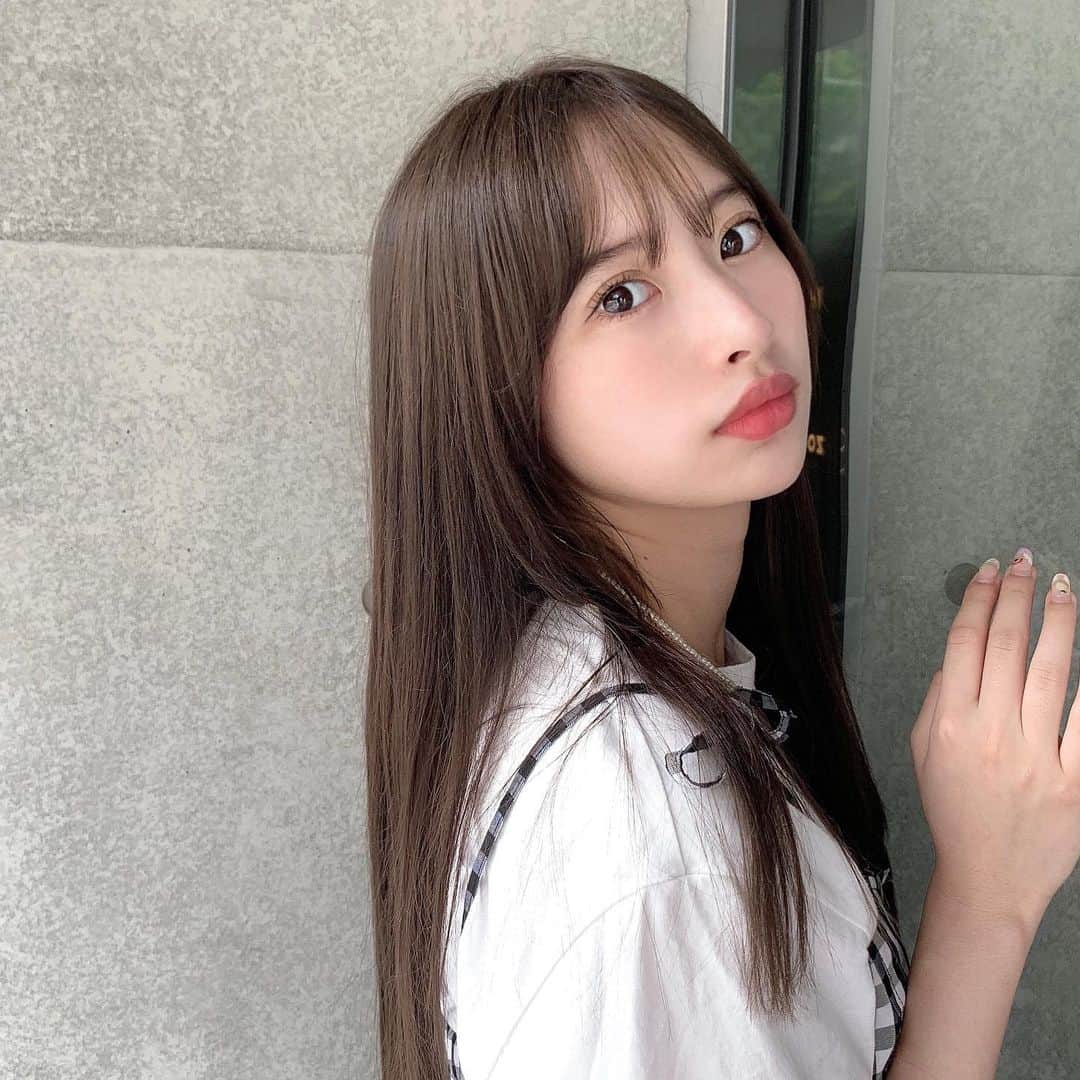 のインスタグラム：「先日山根さんにカラーをしてもらいました♥ グレーみたいなイメージだよ🐱 ⁡ ⁡ ⁡ ⁡ ⁡ ⁡ #藤川らるむ #model #coordinate #女子高生#tokyo #tokyogirl #competitor #fitnessmotivation #makeup #jewelry #girl #bestrong #fashionstyle #タイハーフ#맞팔#y2k #cutegirls😘 #beautifulleg #น่ารักจัง #ใสใส#สคใส #ยิ้ม #คําคม #สาวอวบแฃ่บ #สาวออฟฟิต#夏カラー #グレージュ #グレージュカラー  #透明感カラー #黒髪ロング」
