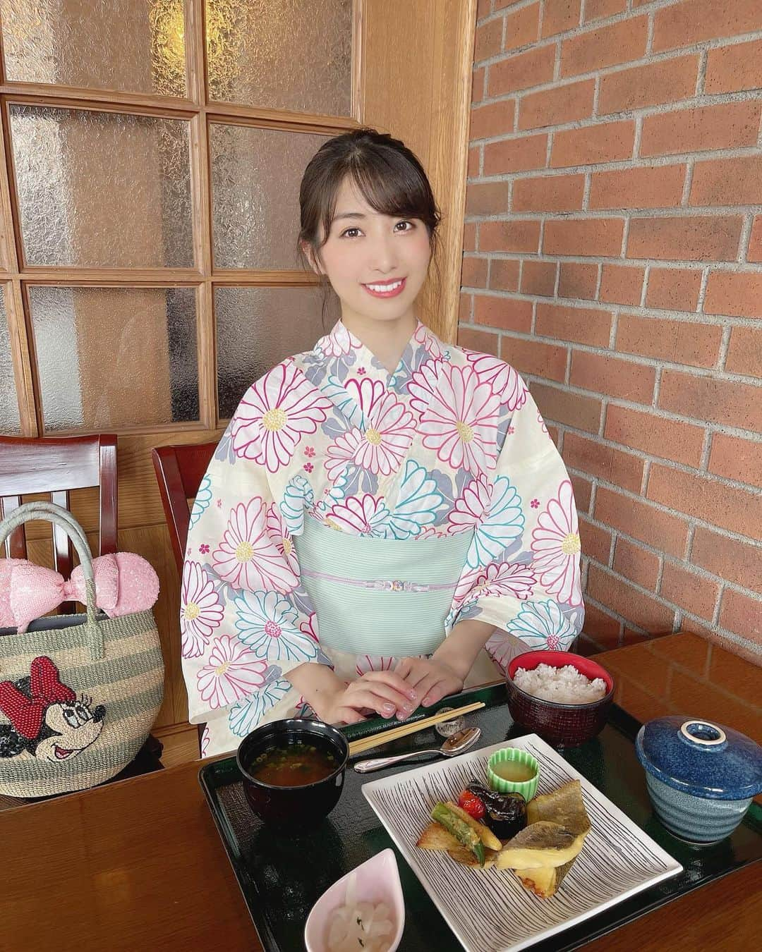 関根ささらさんのインスタグラム写真 - (関根ささらInstagram)「Restaurant Sakura🌸🍽 . . 先日！#浴衣ディズニー してきました👘💗 今回はディズニーシーだったので大好きな #レストラン櫻 へ♡季節のお魚膳と、期間限定のスペシャルデザートセットを注文したよ♡可愛くて美味しくて最高だった🧁💗このお魚膳が過去１美味しかった感動……🧚🏻‍♀️🧚🏻‍♀️ . . #tds #tokyodisneysea #tokyodisneyresort #tokyodisney #tdr #disneysea #disneyfood #disneyrestaurant #disneyootd #disneyoutfit #disneyoutfits #japanesefood #japanesegirl #japaneseculture #yukata #yukatagirl #👘 #浴衣 #ゆかた #ゆかた女子 #浴衣女子 #浴衣美人 #ディズニー #ディズニーコーデ #東京ディズニーシー #東京ディズニーリゾート #浴衣ヘアアレンジ #ディズニーフード」7月19日 22時39分 - sasarasekine