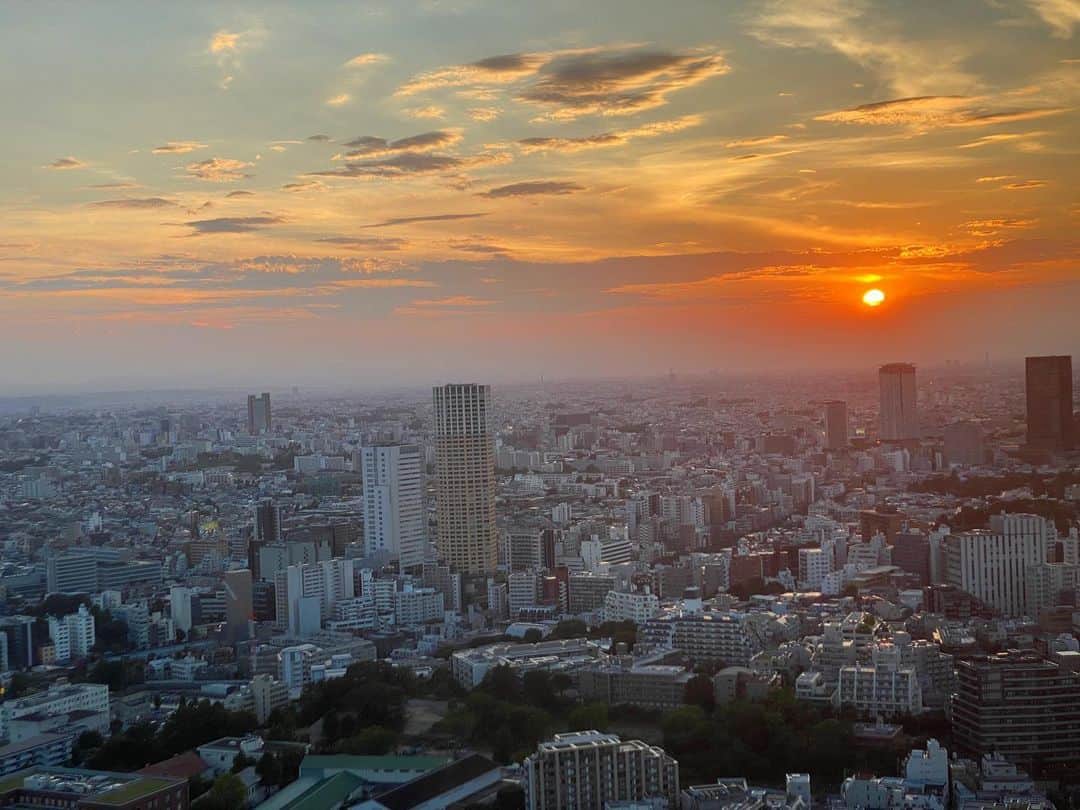 高橋メアリージュンさんのインスタグラム写真 - (高橋メアリージュンInstagram)「Sunset in Tokyo.🌇 #lovesunset_sunrise」7月19日 22時41分 - maryjuntakahashi