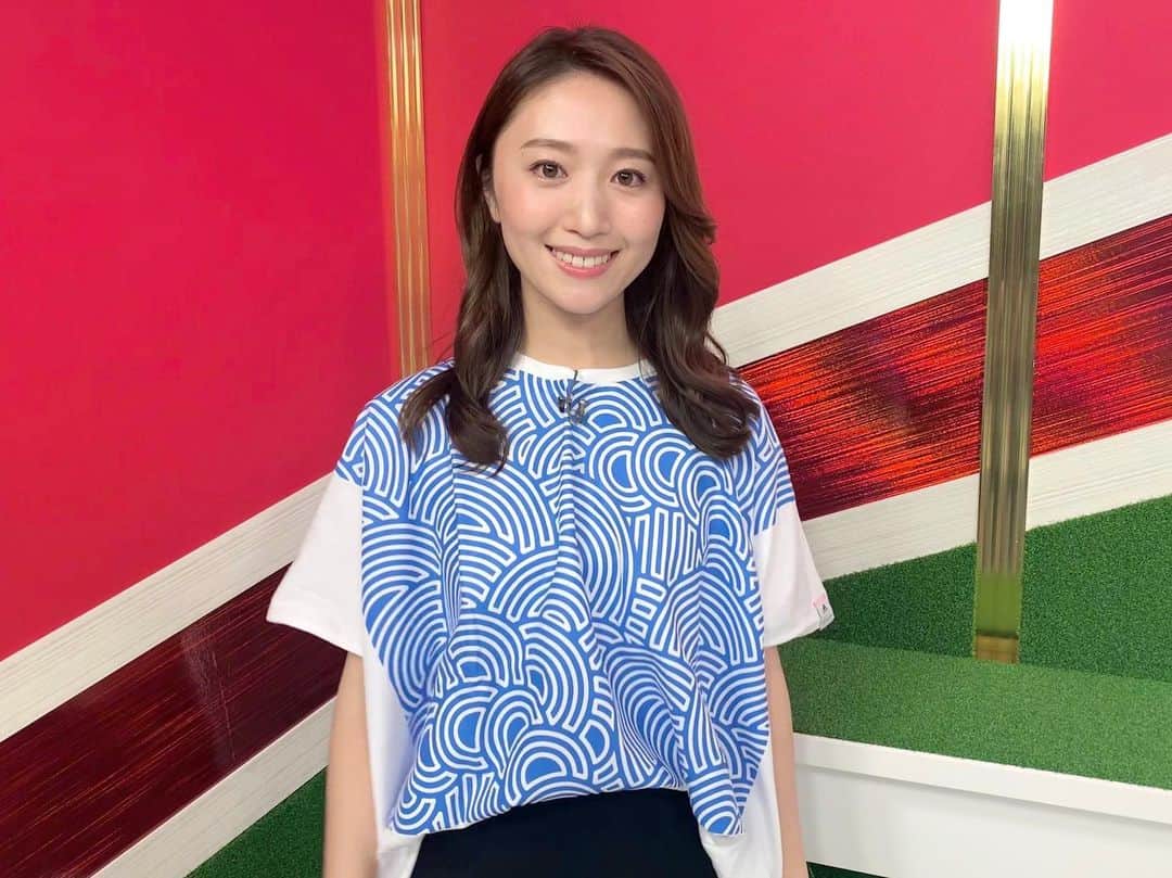 のインスタグラム：「. 暑い日が続いてますね… マスクが息苦しい季節です😷 みなさんも熱中症など十分気をつけてください！！🥵 . 遅くなっちゃったけど、先週のキクマリ 試合がない週はいつも @adidas の衣装をお願いしてます👕✨ . 今週の"あの企画"私もどんな内容になっているのか全然知らないので楽しみだなぁ〜😙❤️ . #キクマリ#fmarinos#adidas」