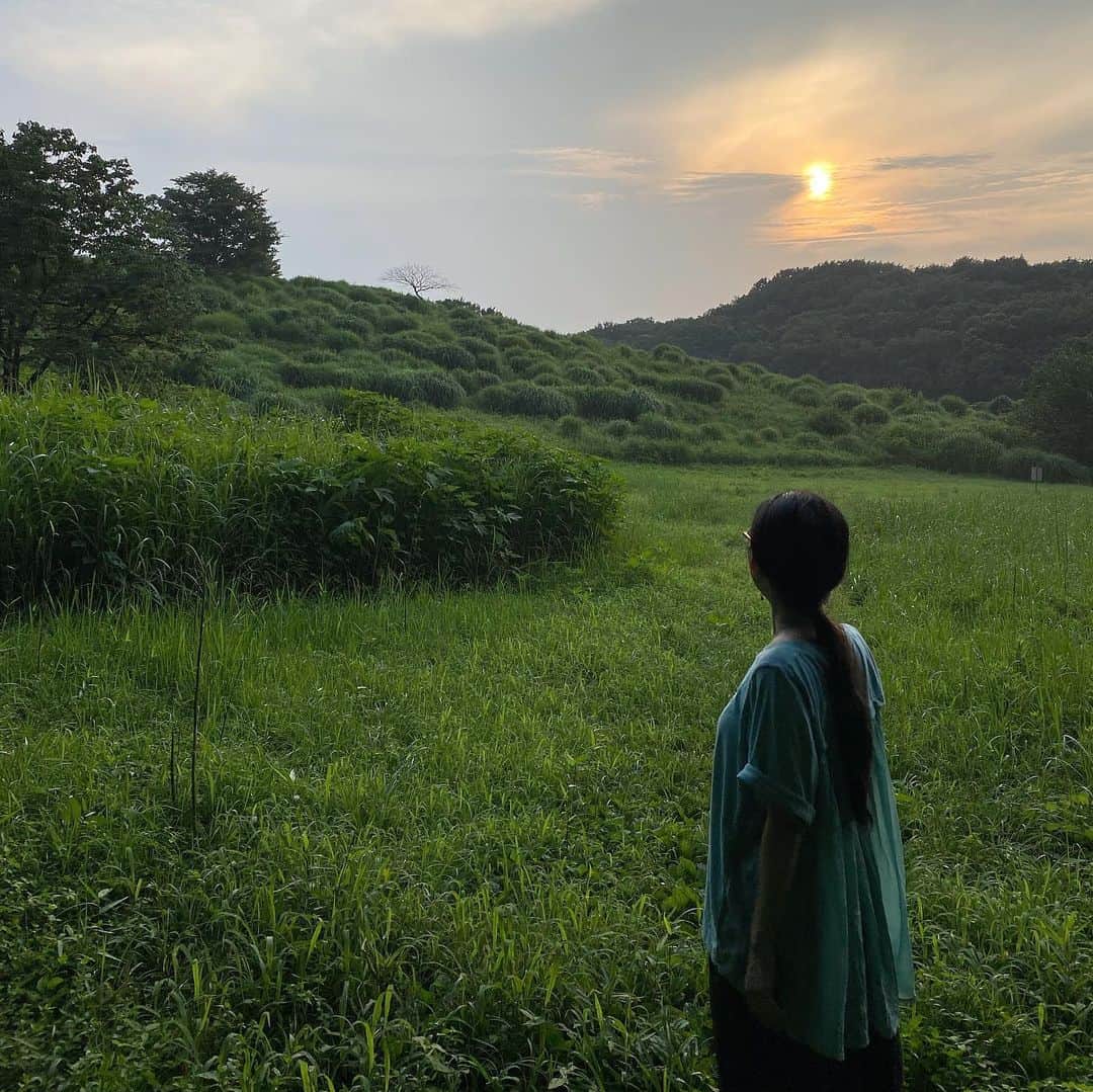 エドツワキさんのインスタグラム写真 - (エドツワキInstagram)「遠い昔のように感じるほんの数日前の訪問者。瞑想しているかのようなその後ろ姿。 #中嶋朋子」7月20日 9時23分 - ed_tsuwaki