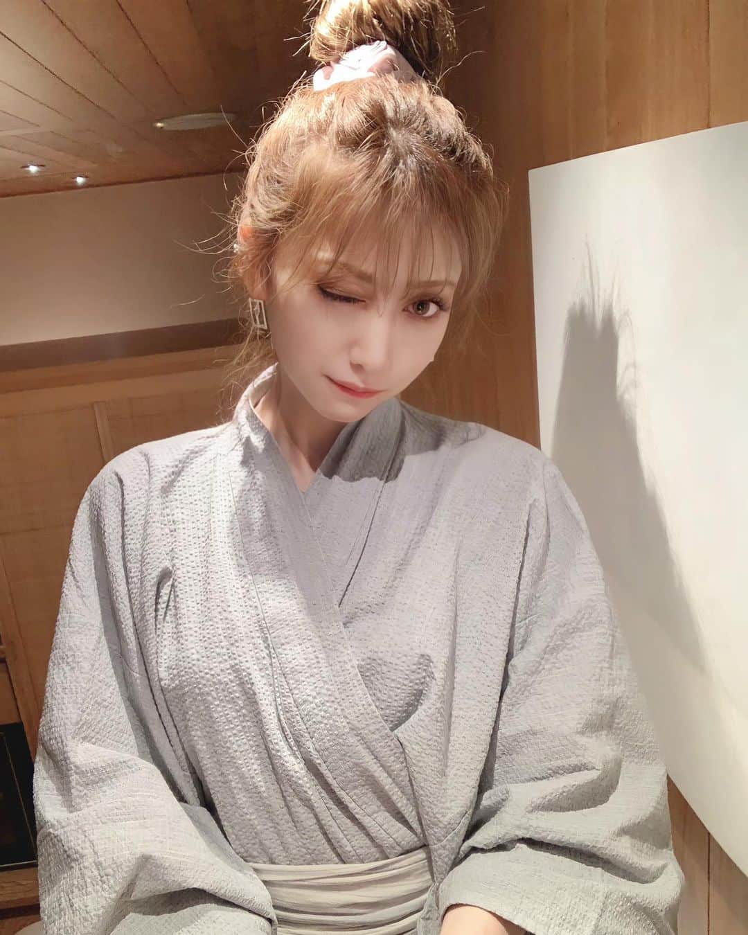 加賀美早紀のインスタグラム：「おはよん❤️ ⁡ #浴衣 #旅行 #船」