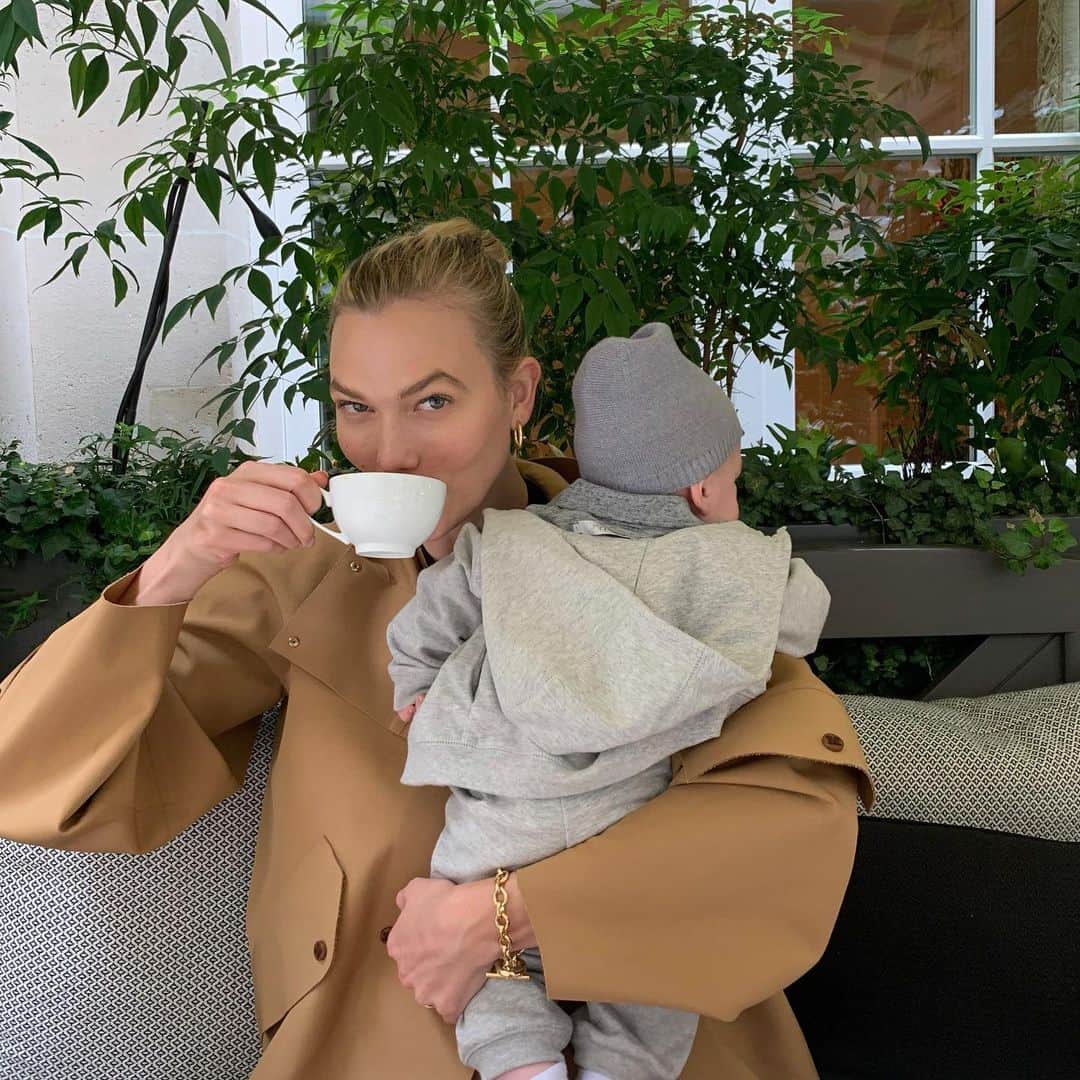 カーリー・クロスのインスタグラム：「two for tea」