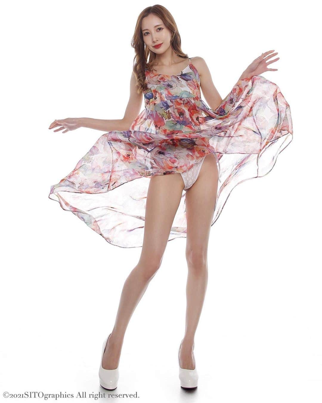 シト山口のインスタグラム：「swimwear on dress  夏バテしませんよう🙏🏻🙇🏻‍♂️💕✨  model Nanami @_773.a_  dress Snidel swimwear forever21 photo  シト山口 #ワンピース #パンチラ ©︎2021SITO graphics all rights reserved.」