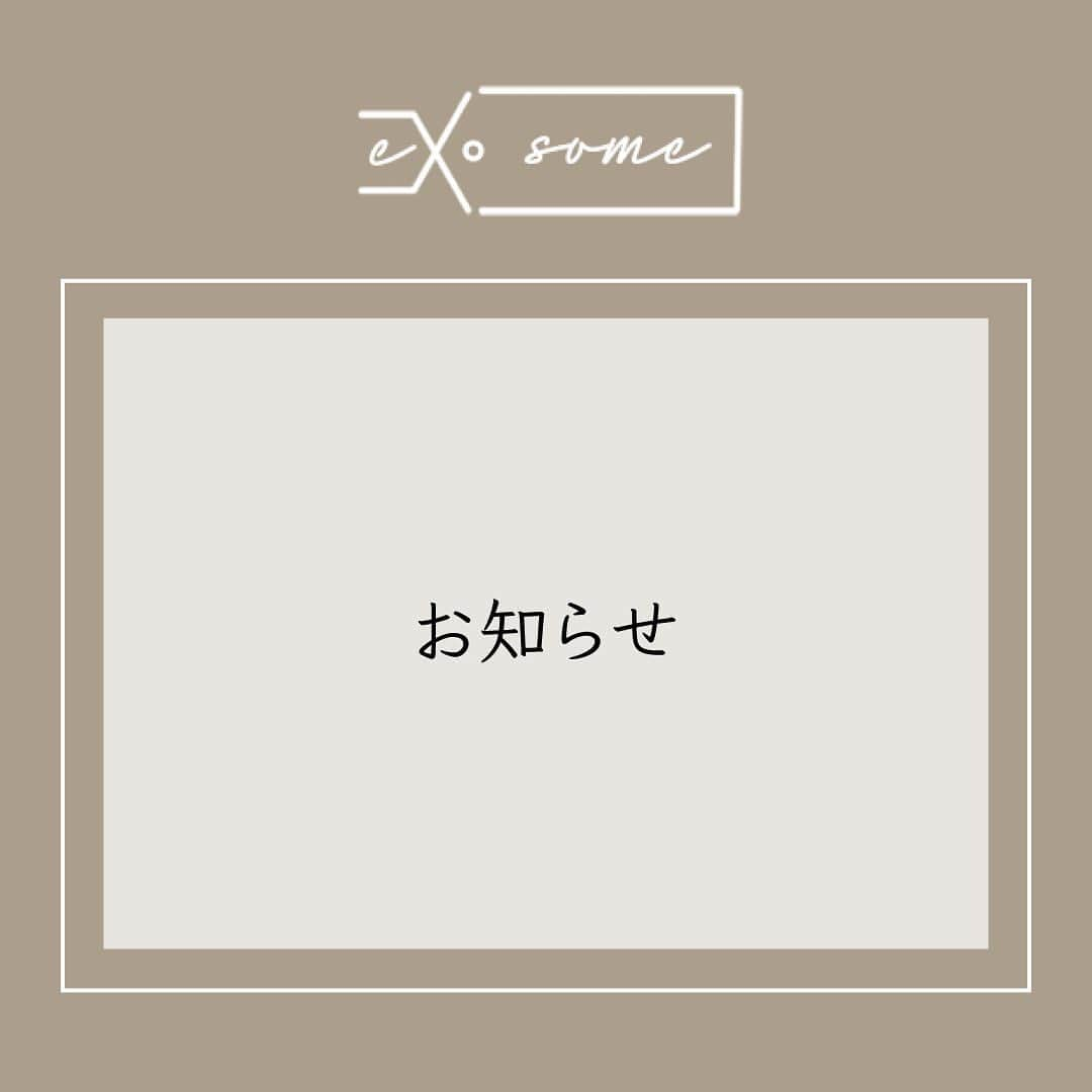 aki【EXSOME】のインスタグラム：「🔻お知らせ  時下益々ご清祥のこととお慶び申し上げます。 平素は格別のご愛顧を賜り厚く御礼申し上げます。  突然のお知らせですが、本日を持ちましてショップを一時休業とさせていただくことになりました。  急な決定となりましたことをお詫びし、合わせて皆様のご理解をお願い申し上げます。  スタート当初現exsomeではスタッフ一同、前exsomeからの想いを引き継いでいく予定でした。  "いくつもの例"というexsomeのコンセプトをお客様に合った形でご提案出来ていなかったように感じております。 お洋服を通して皆様と繋がれる機会をいただいたのにこのような形になってしまい、大変申し訳ございません。  休業後また新たに開業致します場合は改めてお知らせさせていただきます。  大変身勝手ながらご理解ご鞭撻よろしくお願い申し上げます。  株式会社 EXSOME」