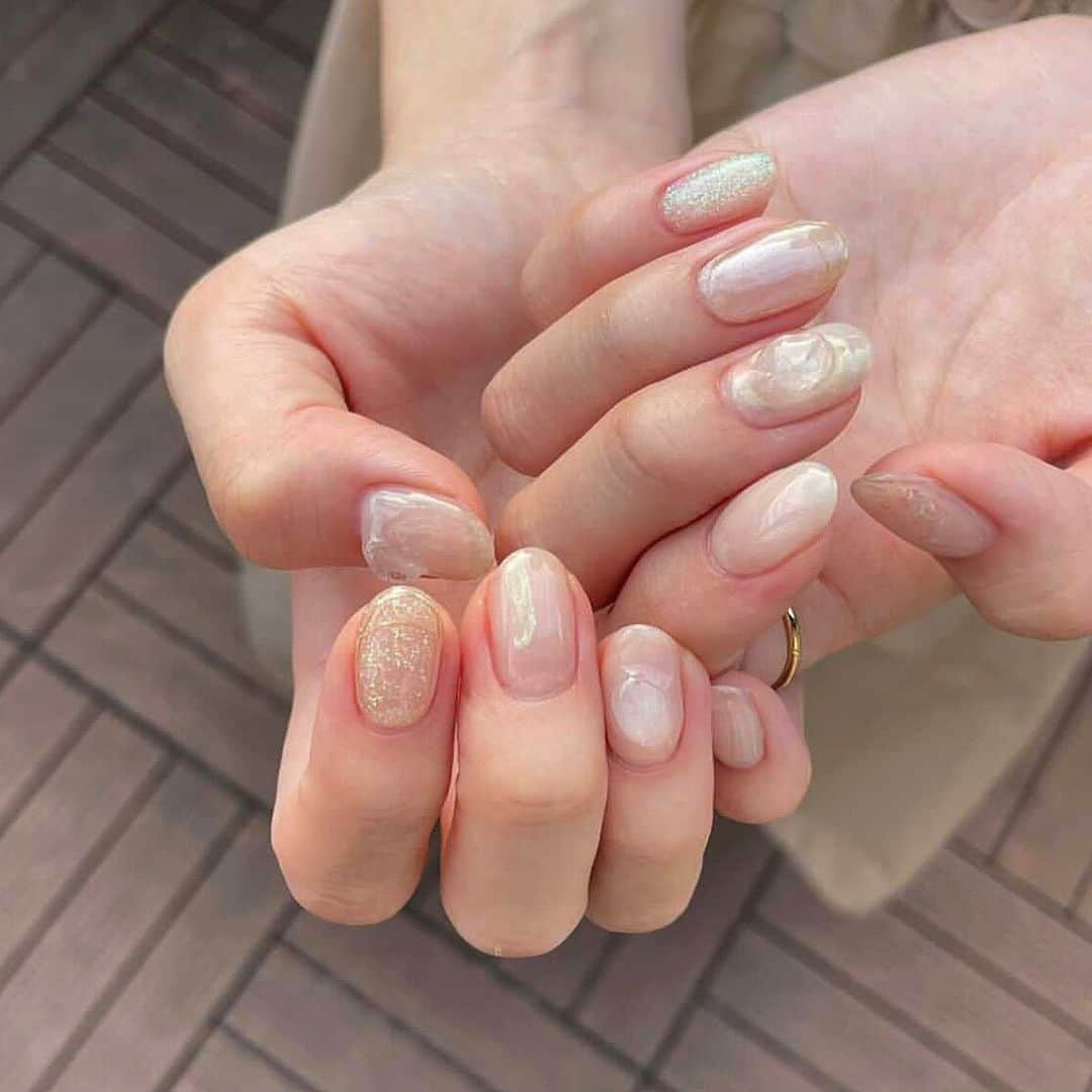 篠崎彩奈さんのインスタグラム写真 - (篠崎彩奈Instagram)「new nail💅♡ 夏感があるちゅるんとしたネイルにしたいです と言ったら理想通りのネイルになりました😚  可愛すぎる〜  @chipieee_otsuru  @chipieee_tokyo   #夏ネイル #ネイルデザイン #シンプルネイル #ジェルネイル #原宿ネイル #透け感ネイル」7月20日 19時53分 - ayana.s_official