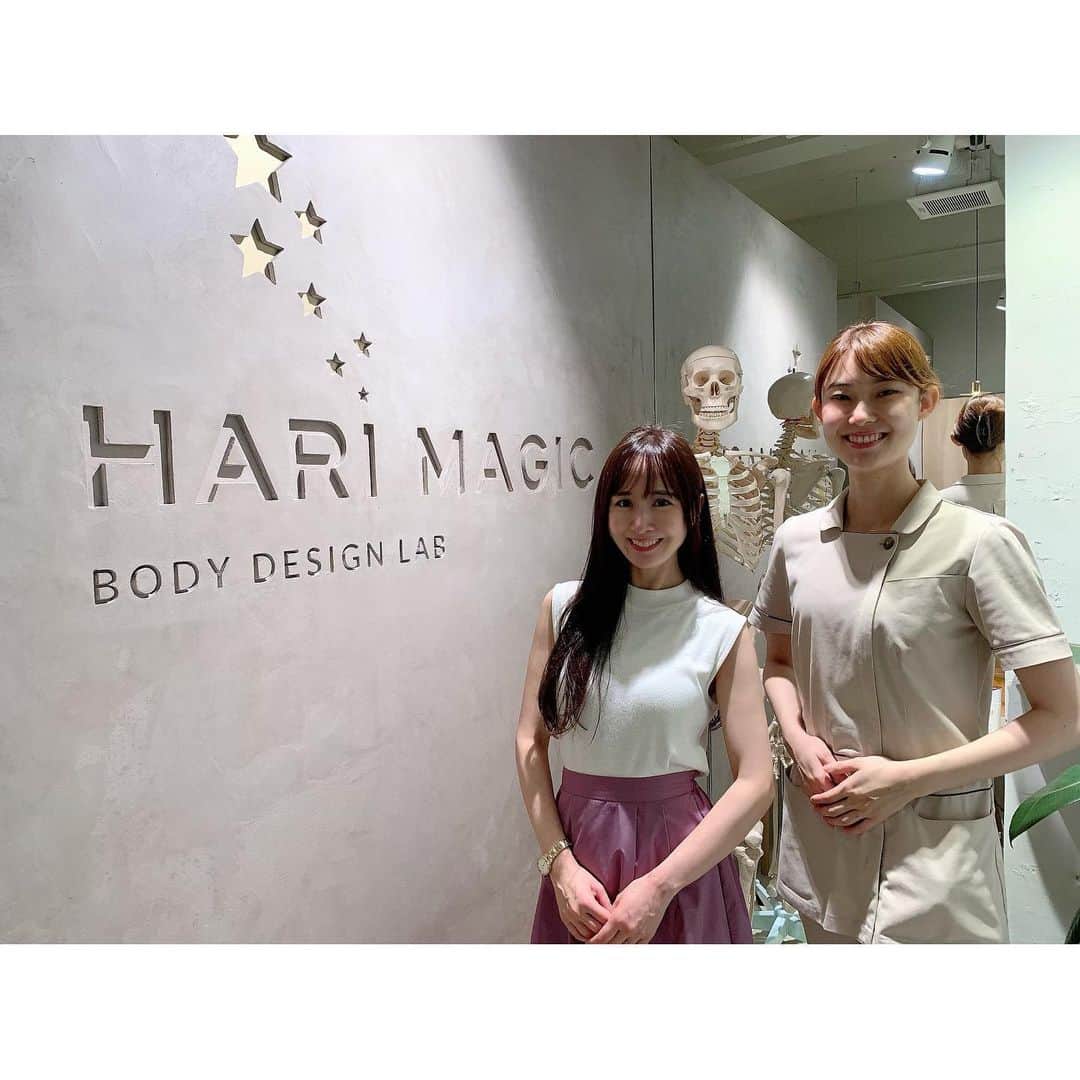 山川恵里佳さんのインスタグラム写真 - (山川恵里佳Instagram)「@harimagic.kimura ちゃんに 匠フェイスをやっていただきました♪  顔に立体感がでるし ほうれい線うすくなる気がするし 小顔になるし目に見えて変化がわかります✨  細かいリクエストもしっかり叶えてくれるきむちゃん🌈 またお願いします❤︎  ※動画の途中で口半開きになりますが ありのままを皆さまにお届けします😊🙏  @harimagic_daikanyama  #代官山 #ハリマジック #小顔マッサージ #小顔矯正 #美容鍼 #匠フェイス」7月20日 11時01分 - erika_3_official