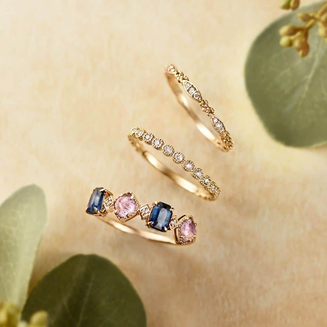 ageteさんのインスタグラム写真 - (ageteInstagram)「. 【Doublet Stone】 ⁡ アガットだからこそ出せる アメシストとラブラドライトの 優美なダブレットストーン。 そこにシャープな青みが綺麗な カイヤナイトが大人っぽく仕上げる。 ⁡ ⁡ #agete #jewelry #accessory #ring #labradorite #kyanite #amethyst #diamond #goldring #goldaccessory #colorstone #stonejewelry #doubletstone #アガット #ジュエリー #アクセサリー #リング #ラブラドライト #カイヤナイト #アメシスト #ダイヤモンド #ゴールドリング #ゴールドアクセサリー #天然石 #色石 #ダブレットストーン」7月20日 12時31分 - agete_official