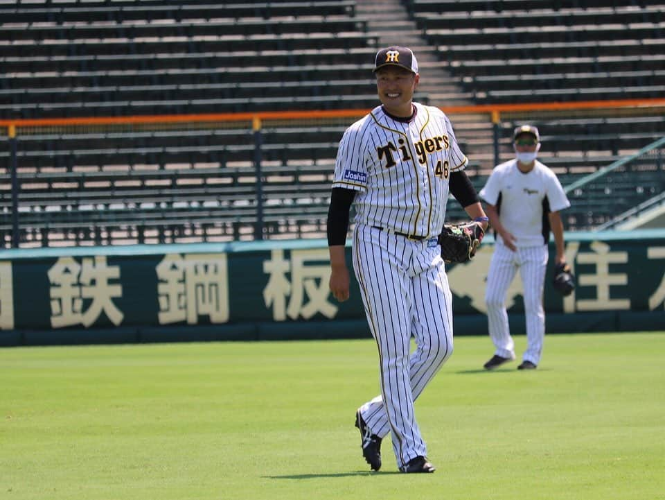 阪神タイガースさんのインスタグラム写真 - (阪神タイガースInstagram)「今日の全体練習の様子をお届けします！ オールスターゲームに参加していた選手達も今日から練習に合流しました‼︎  #藤浪晋太郎 選手 #近本光司 選手 #秋山拓巳 選手 #馬場皐輔 選手 #木浪聖也 選手 #熊谷敬宥 選手 #植田海 選手 #阪神タイガース #挑超頂」7月20日 13時22分 - hanshintigers_official