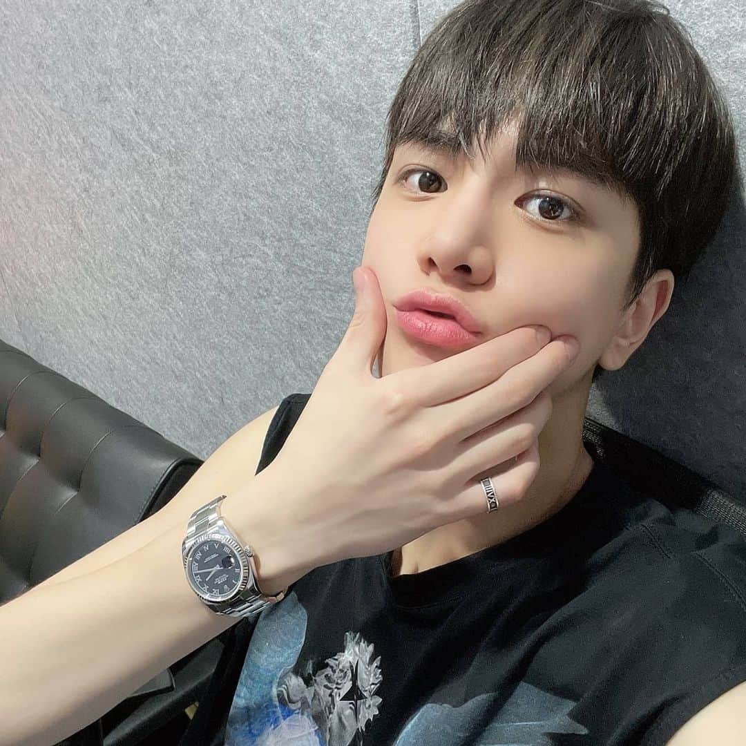 ヨンフンのインスタグラム：「(영훈) 뿌 😘 #THEBOYZ #더보이즈 #YOUNGHOON #영훈」