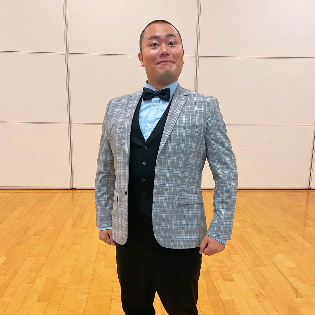 ハナコさんのインスタグラム写真 - (ハナコInstagram)「➪𝔾𝕆ℕ𝕆𝕎➪ 7/18(日)におこなわれた「バスケットボール男子日本代表国際強化試合」の中継ゲストとして、岡部が出演させていただきました!! フランス代表🇫🇷との一戦が行なわれ、日本が81-75で接戦を制しました！ 手に汗握るプレーと、日本代表の歴史的勝利に大興奮！ 貴重な瞬間に立ち会わせていただきました☺️ スペインとの初戦も見逃せませんね🏀  #ハナコ岡部  #バスケ  #観ようぜ日本代表戦  #akatsukifive  #フォトスポットで岡部も記念撮影しました😎」7月20日 14時33分 - hanaco_official