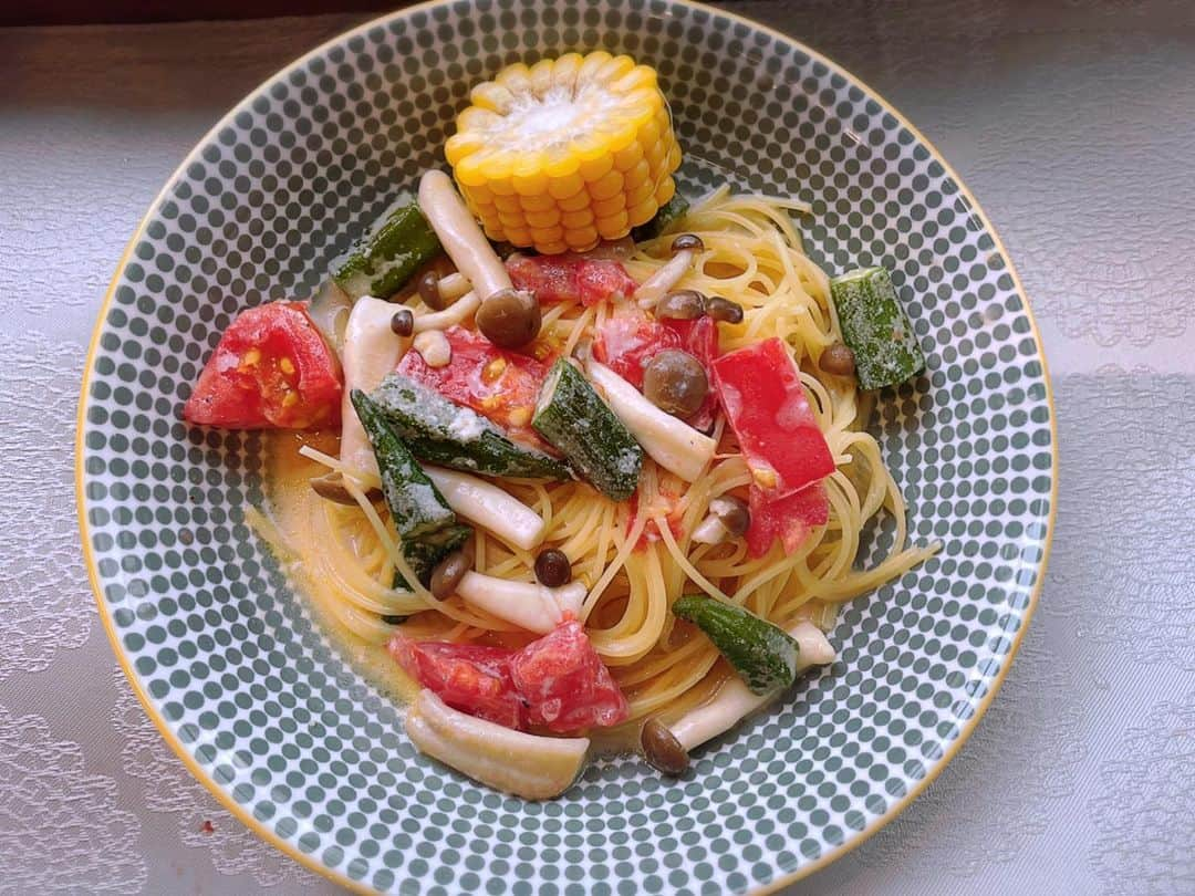 堂真理子さんのインスタグラム写真 - (堂真理子Instagram)「今日も一日暑かったですね☀️💦 夜ご飯は、夏野菜をたくさん使ったパスタにしました🌽🍅 今日もお疲れ様でした🥰✨   #おうちごはん #パスタ #夏野菜 #野菜 #トマト #とうもろこし #オクラ #しめじ   #今日 も #暑かった ですね  #堂真理子 #テレビ朝日 #アナウンサー」7月20日 20時03分 - mariko_do