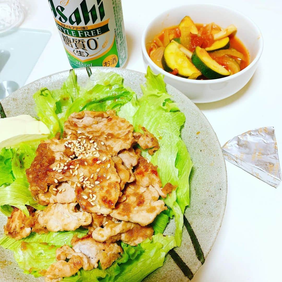 小松利昌のインスタグラム：「豚の生姜焼きと ズッキーニのラタトゥイユ  #自炊おじさん #自炊」