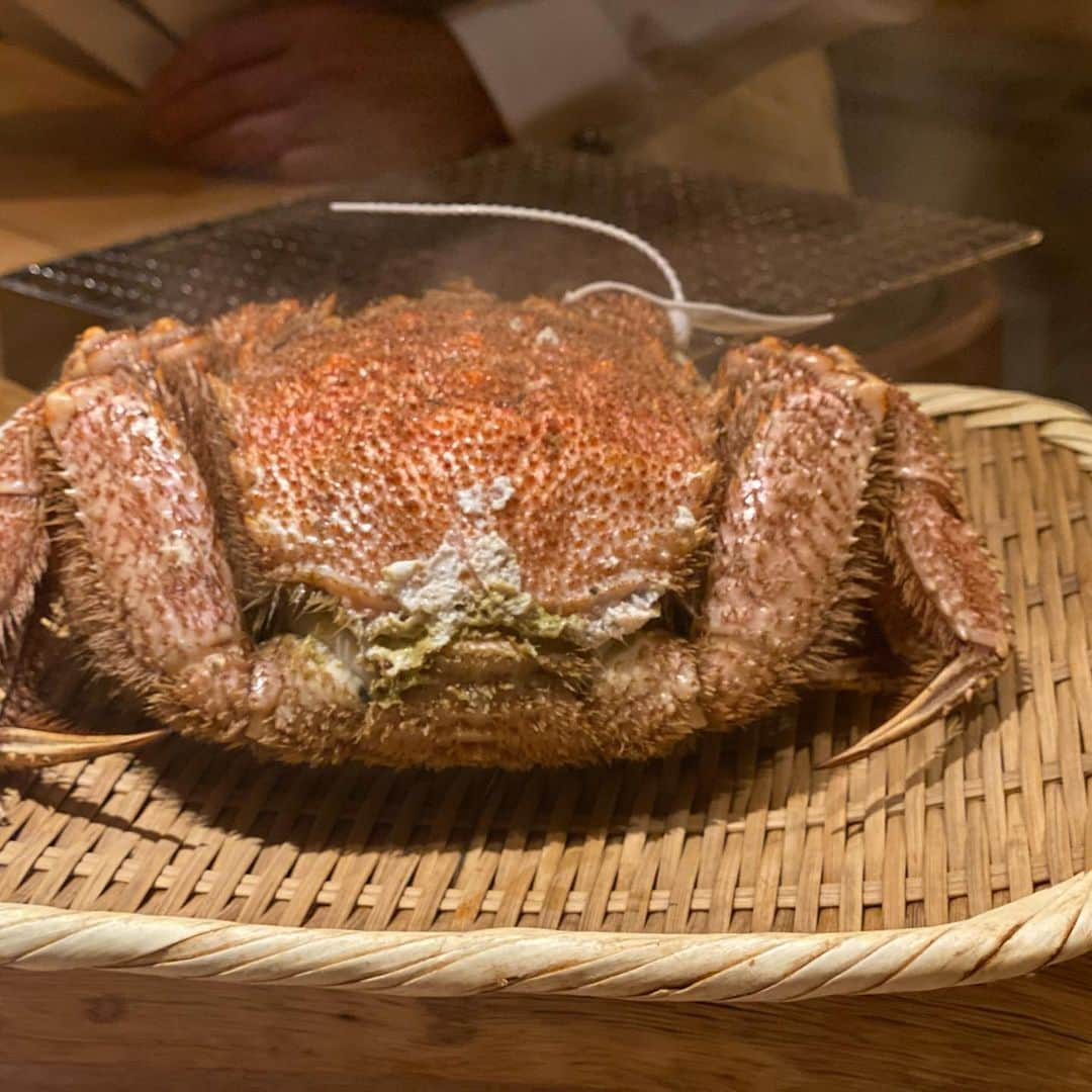 ラファエルさんのインスタグラム写真 - (ラファエルInstagram)「【ヒカルさん達と飯】  なんだかんだちゃんと飲みに行くの５年付き合ってて初めて！  たまにはこうして飲みたい😌  入江さん素敵なお寿司ご馳走様でした。  まえす！調子に乗るな！  #ラファエル #No13 #ワイン好き #ワイン好きの人と繋がりたい #ワンカラット #ライブ配信コンサルタント #デンタルラバー #スーパーホワイトニングLV  【お仕事の依頼は📩】 leave.it.to.me.raphael@gmail.com  ・ワンカラット（Live配信事業） @onecarat_japan   ・セルフホワイトニング @dentallover_jp   ・オリジナルジュエリー MENS @jewelry_no13 WOMEN @no13825」7月20日 14時56分 - raphaelangel8183