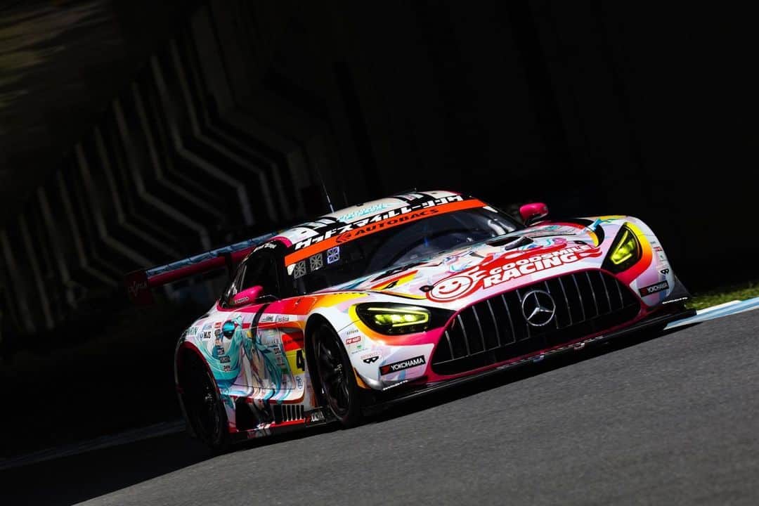 折原弘之のインスタグラム：「goodsmileracing GOODSMILE RACING & Team UKYO  2021 Super GT Rd2 FUJI GOODSMILE Hatsunemiku AMG  #初音ミク#グッドスマイル初音ミクAMG #fightgsr #goodsmileracing#supergt#supergt2020#amg#mercedesamg#hatsunemiku@goodsmileracing」