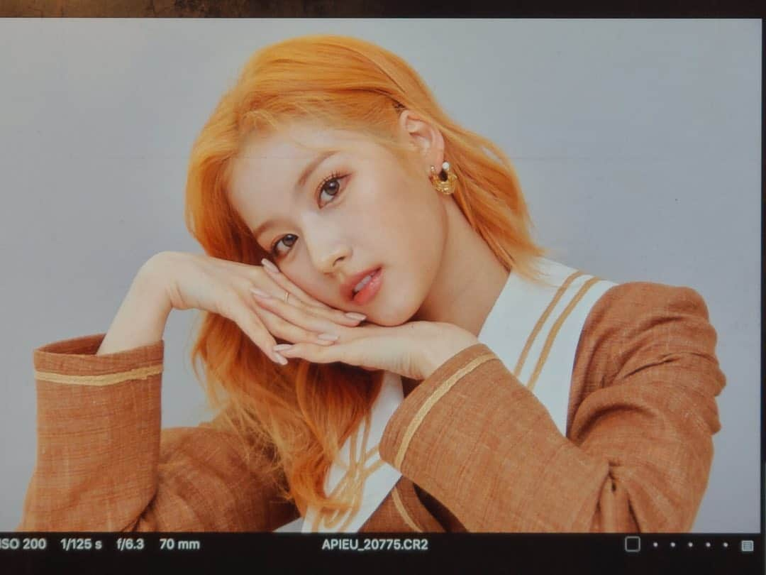 TWICEさんのインスタグラム写真 - (TWICEInstagram)「#광고 #개인광고 #사나다현  베레모샤👩🏻‍🦰🍊🎃🍁🍂🧡 @apieu_cosmetics」7月20日 16時19分 - twicetagram