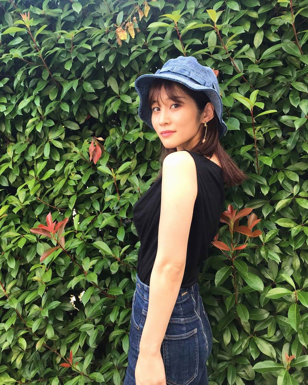 橘花凛さんのインスタグラム写真 - (橘花凛Instagram)「私服🤪💕 もう夏だぁ〜🍉 #ハトクロ私服 #ノースリーブ  tops @heartcloset_official  pants @snidel_official  hat @newerajapan」7月20日 16時32分 - rintakahashi0809